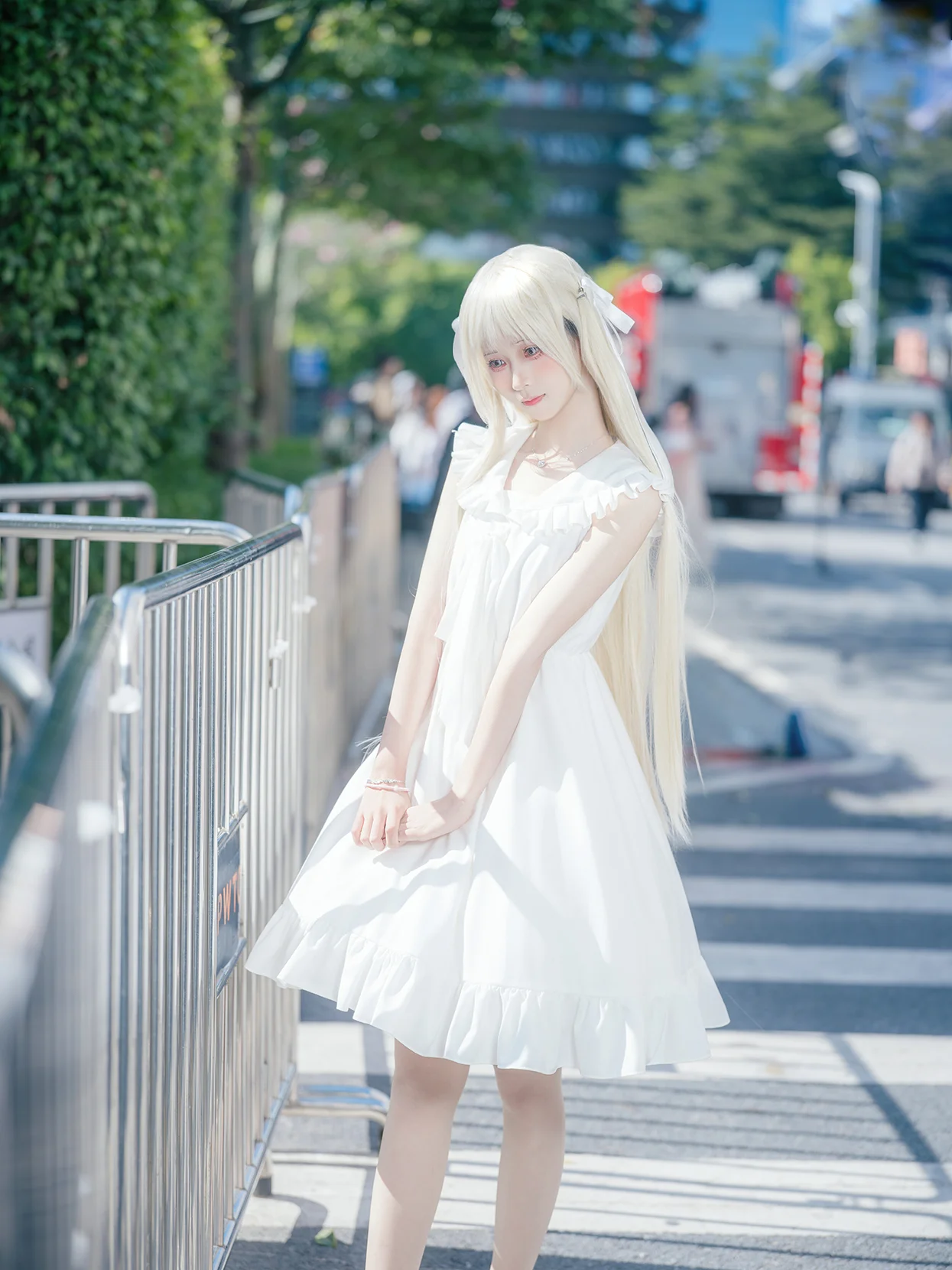 【春日野穹cos】緣之空裡的治癒系白裙，陽光下的漫展瞬間 - 第 2 張