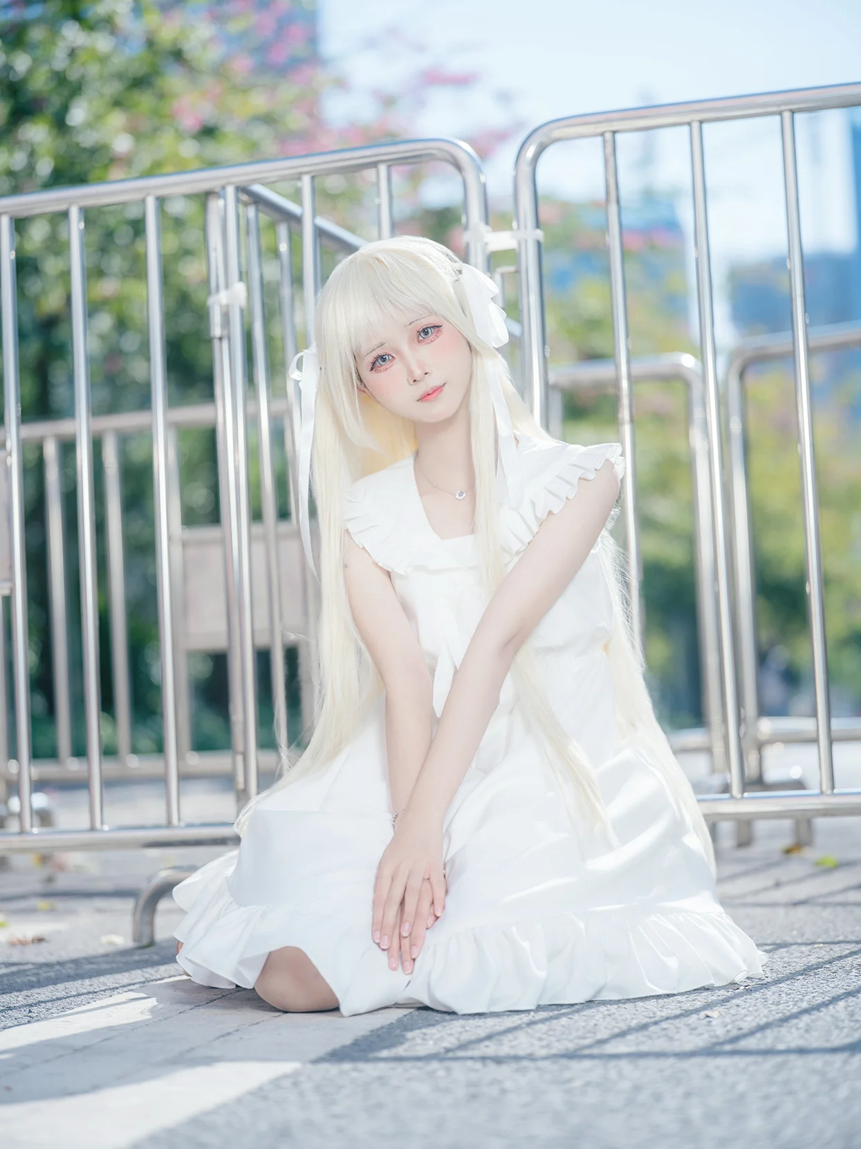 【春日野穹cos】緣之空裡的治癒系白裙，陽光下的漫展瞬間 - 第 3 張