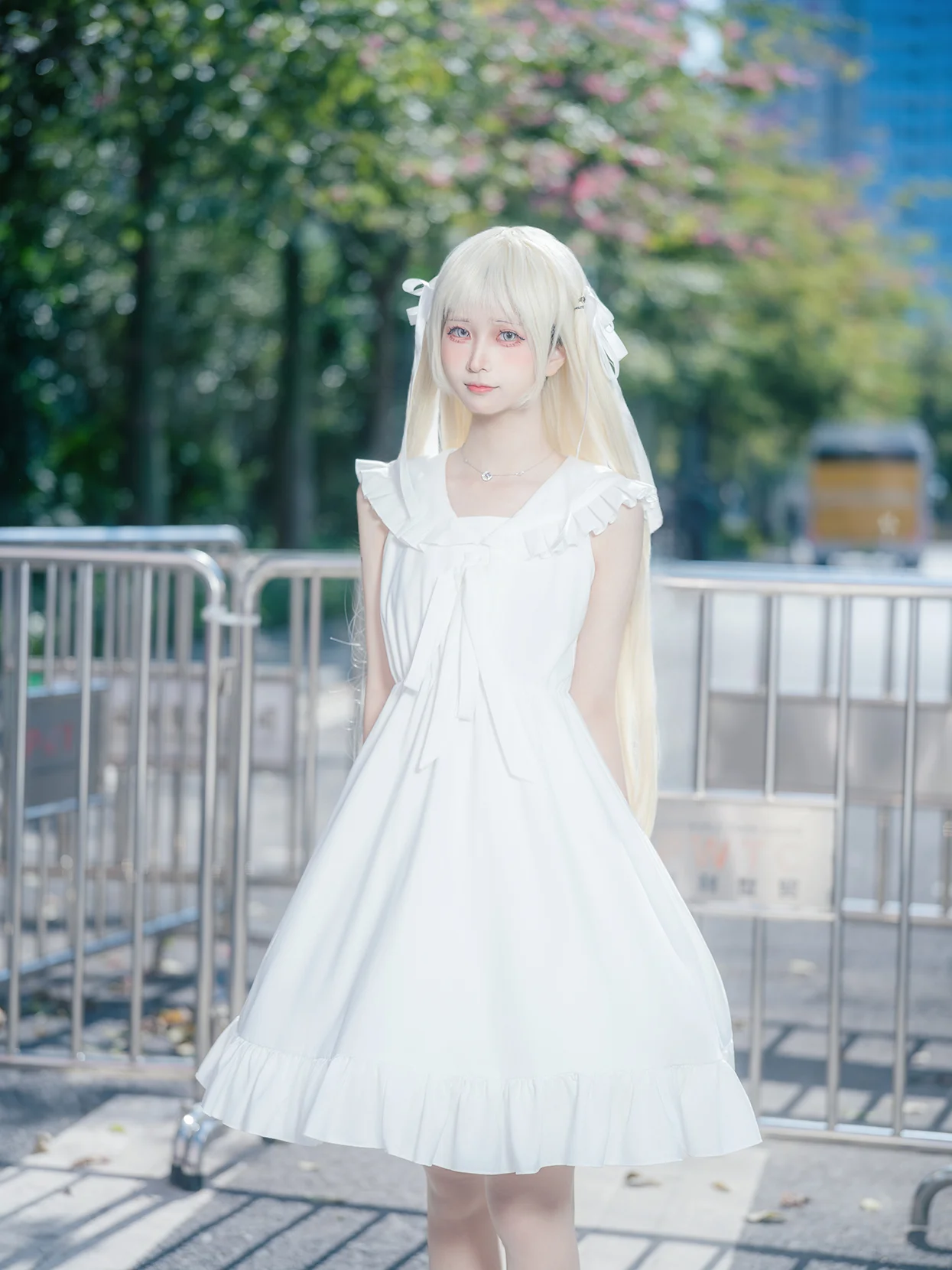 【春日野穹cos】缘之空里的治愈系白裙，阳光下的漫展瞬间