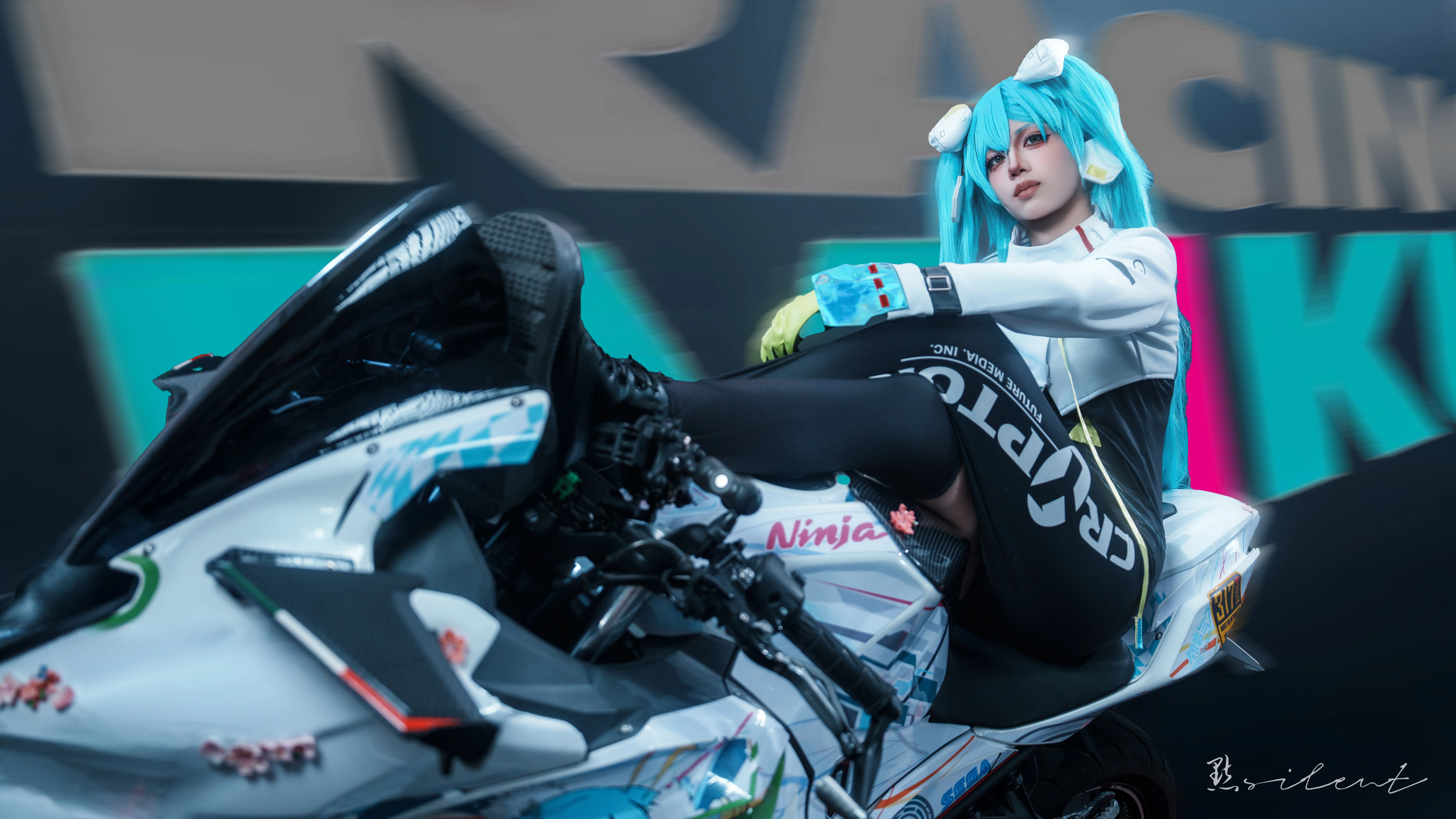 【赛车初音cos】捕捉赛场上的蓝色疾风与竞速瞬间