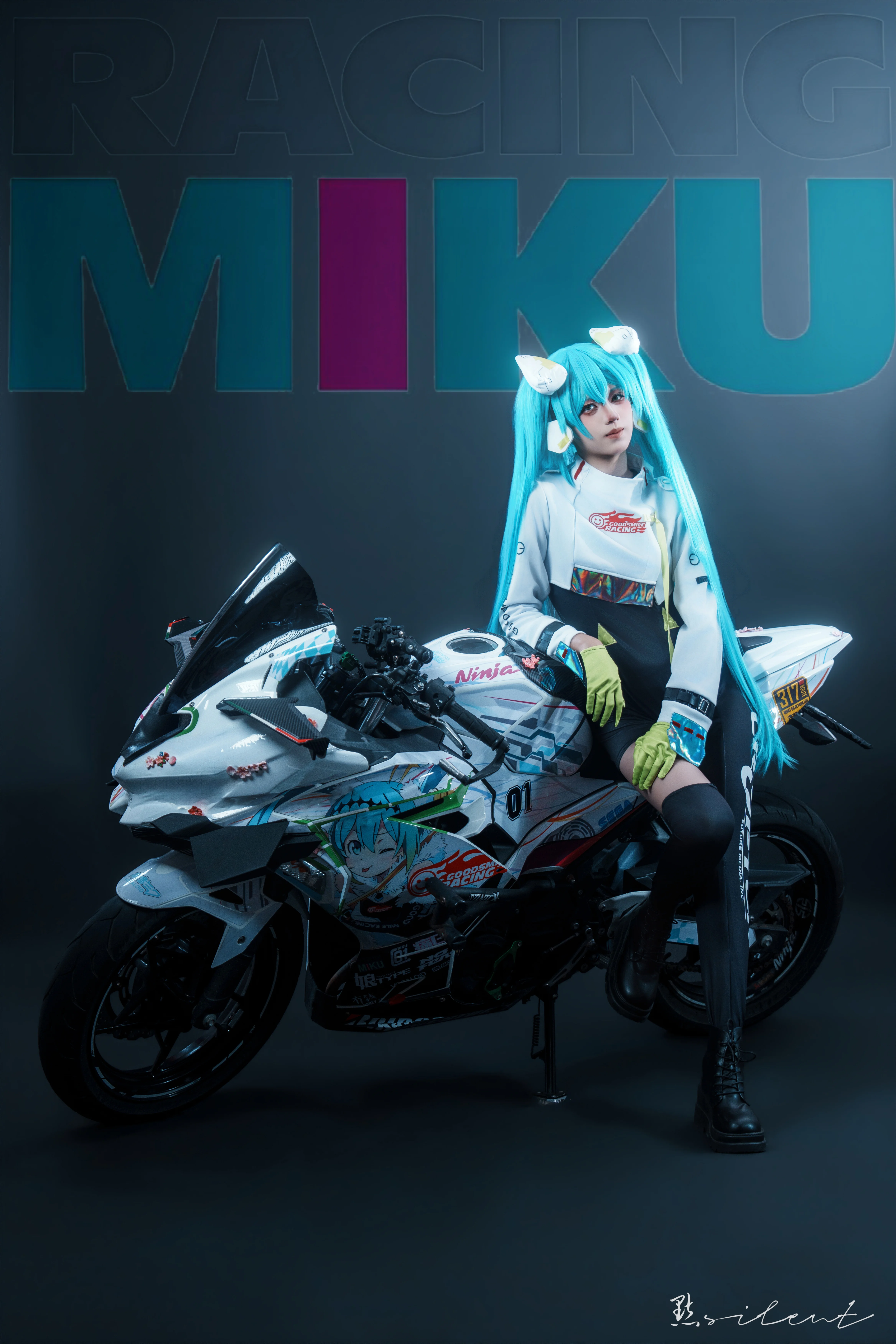【赛车初音cos】捕捉赛场上的蓝色疾风与竞速瞬间 - 第 8 张