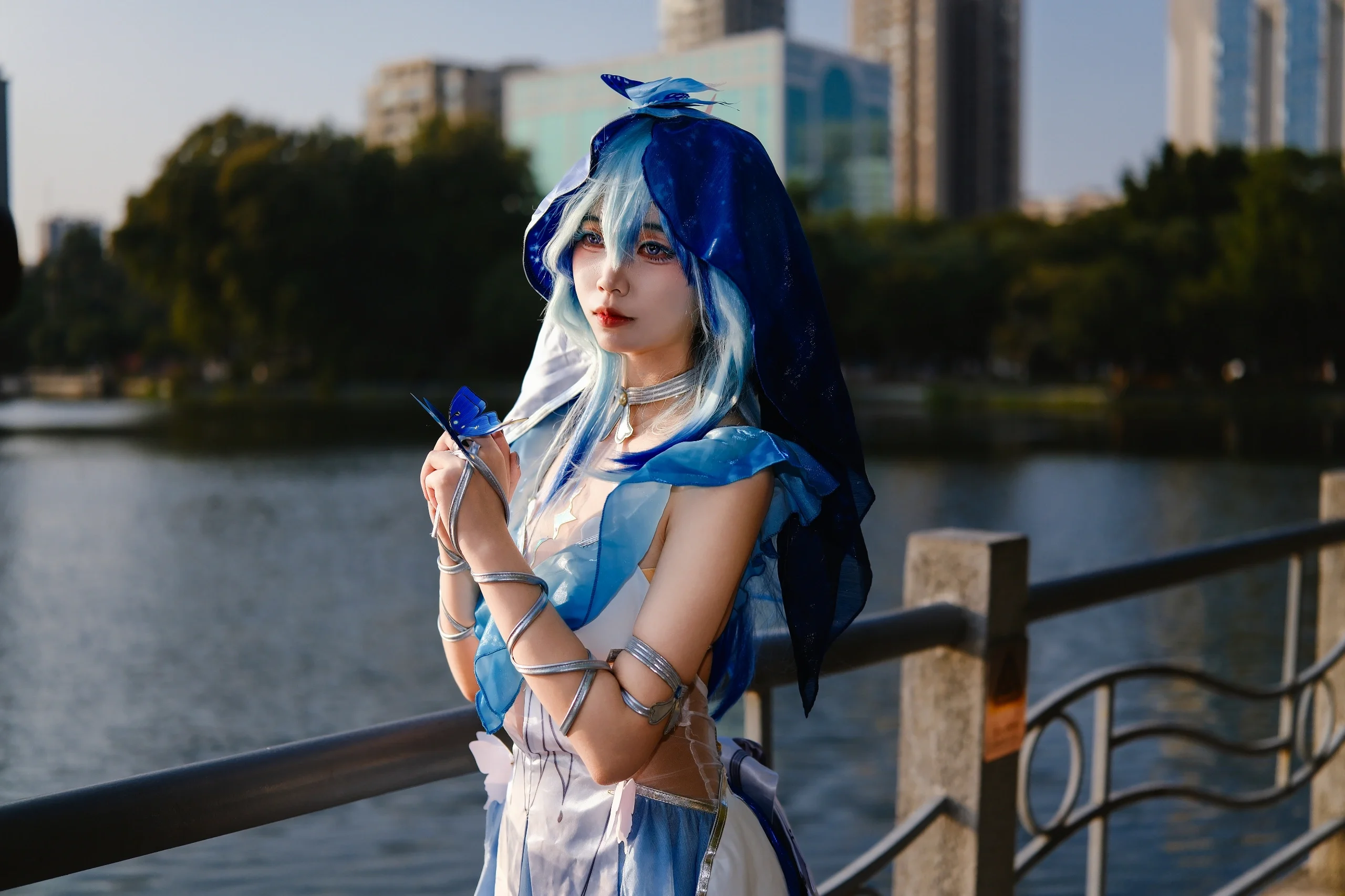 【守岸人cos】流花湖冬日感，清冷蓝色与自然光 - 第 3 张