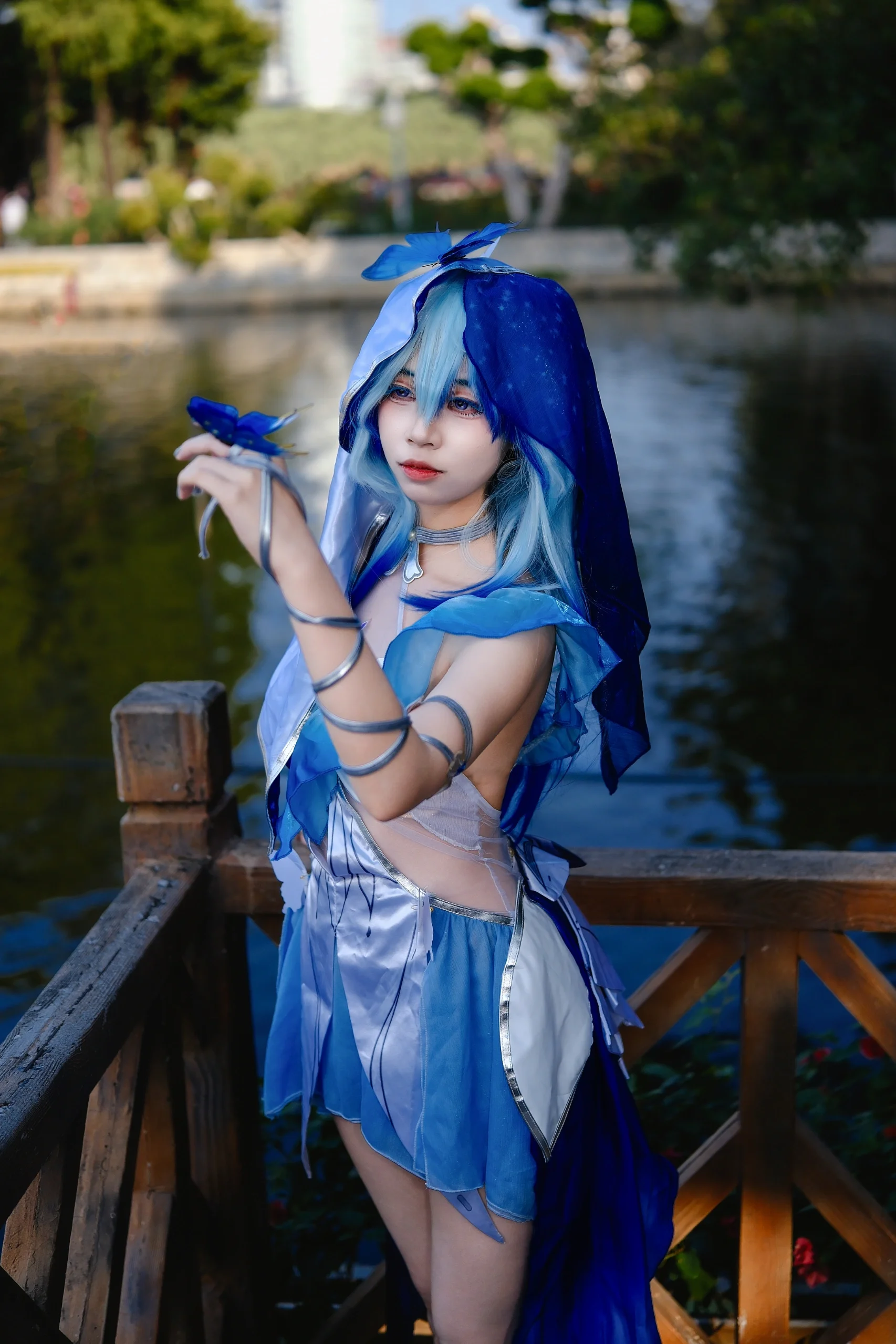 【守岸人cos】流花湖冬日感，清冷蓝色与自然光
