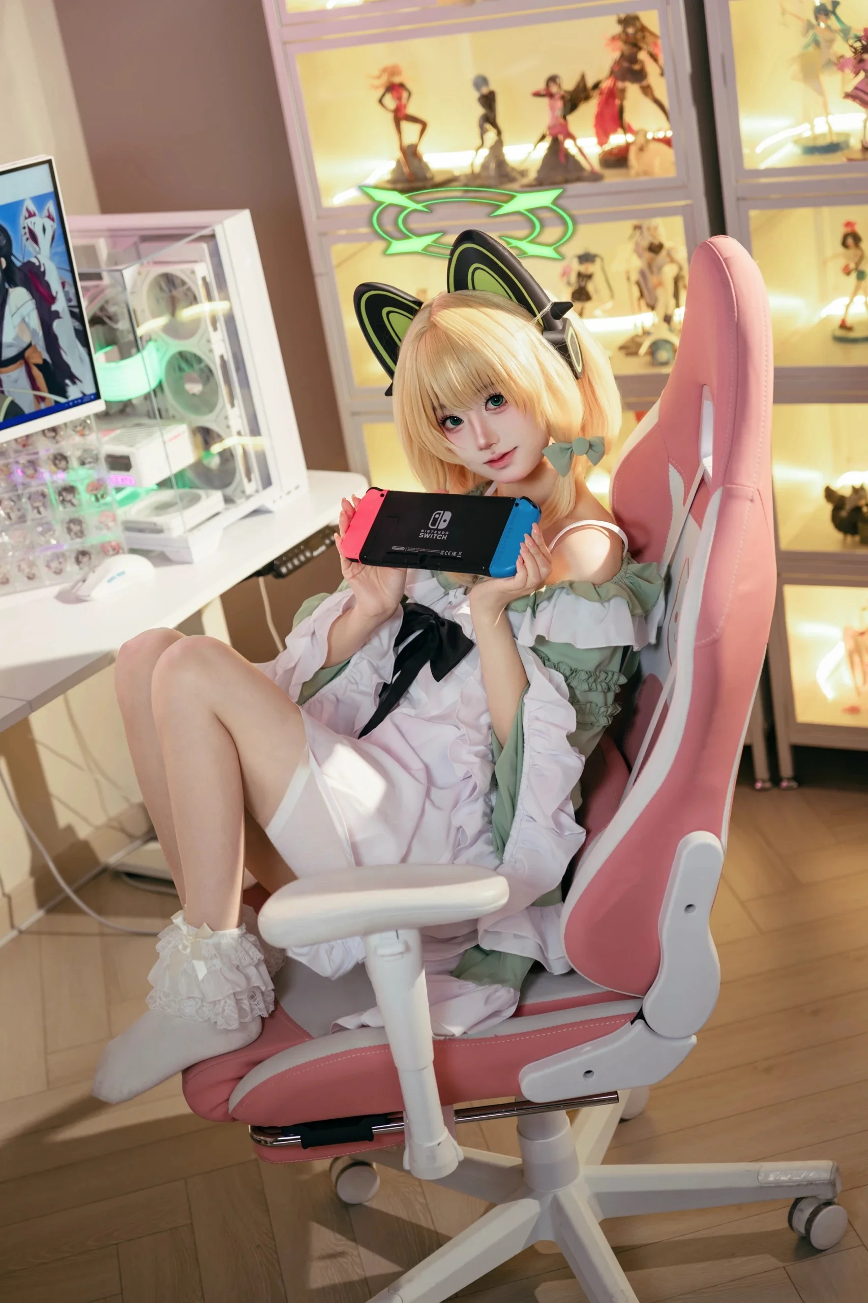 【才羽绿cos】蔚蓝档案游戏开发部的日常，带上Switch去休息 - 第 3 张