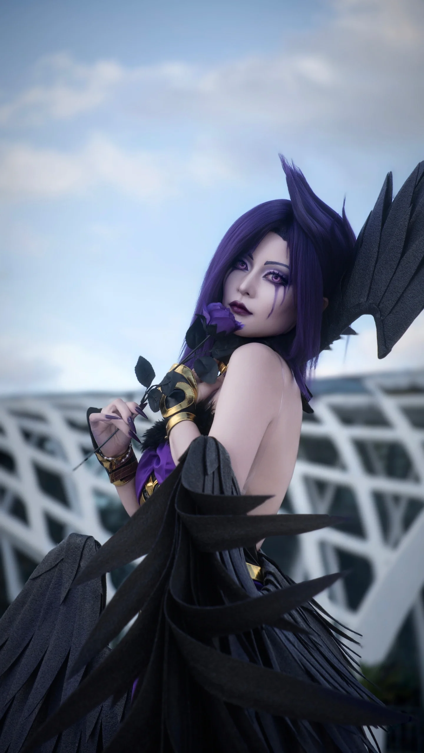【莫甘娜cos】英雄联盟中的堕落天使，黑紫羽翼的现实投影 - 第 4 张