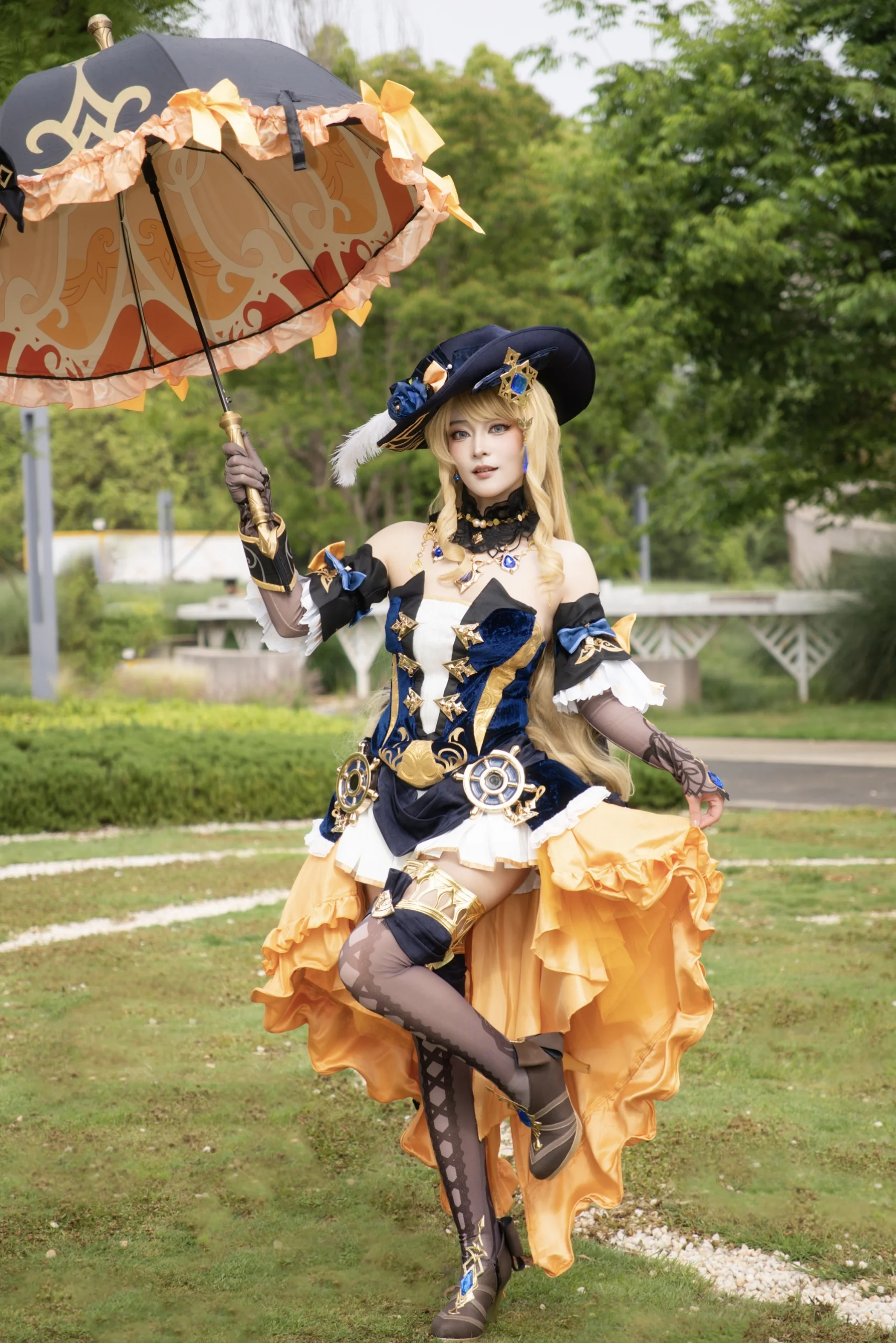 【娜維婭cos】原神楓丹之旅，明豔黃玫瑰與耀眼藍寶石