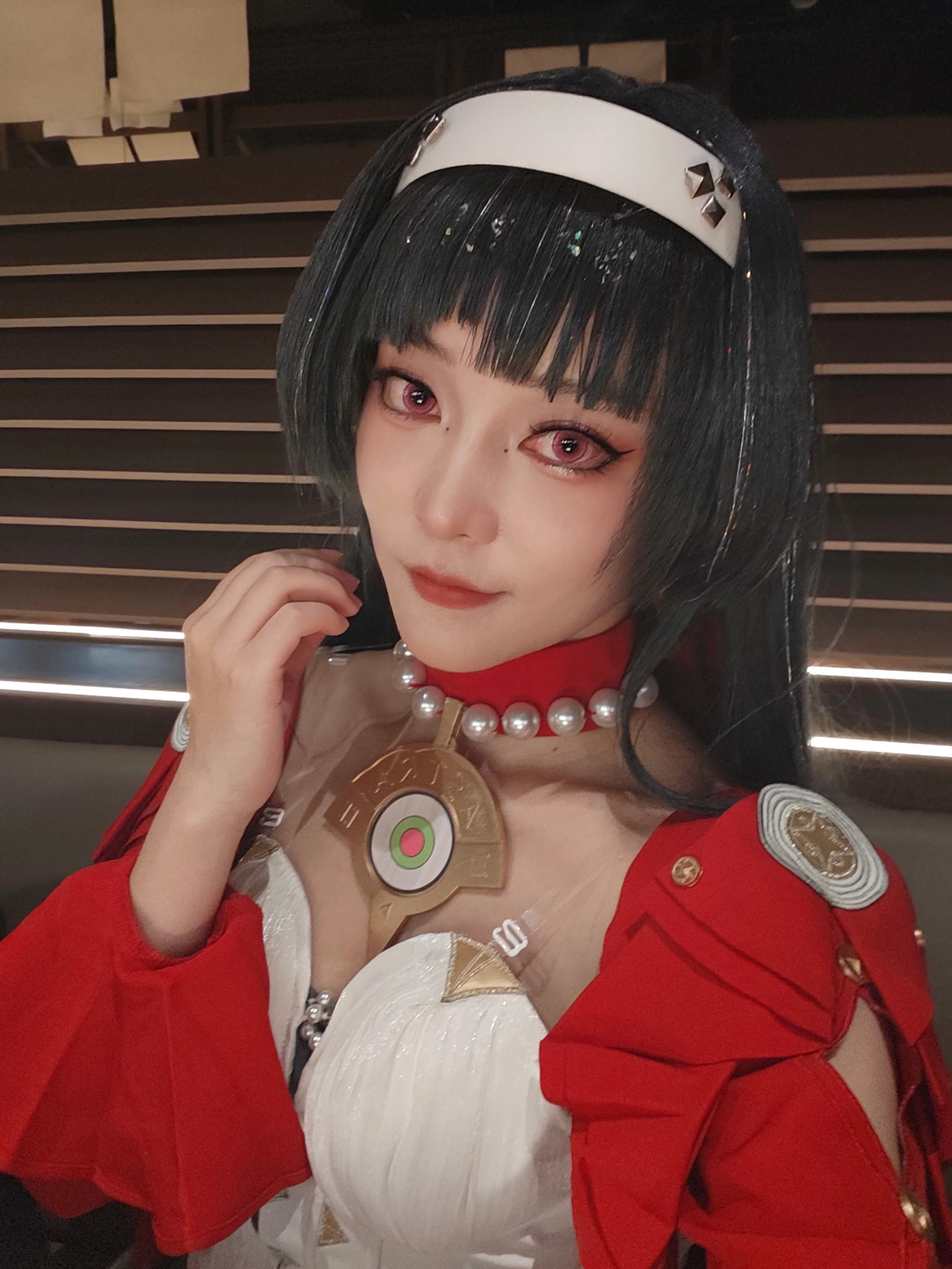【耀嘉音cos】绝区零里的天琴座，与水面和微风做伴 - 第 1 张