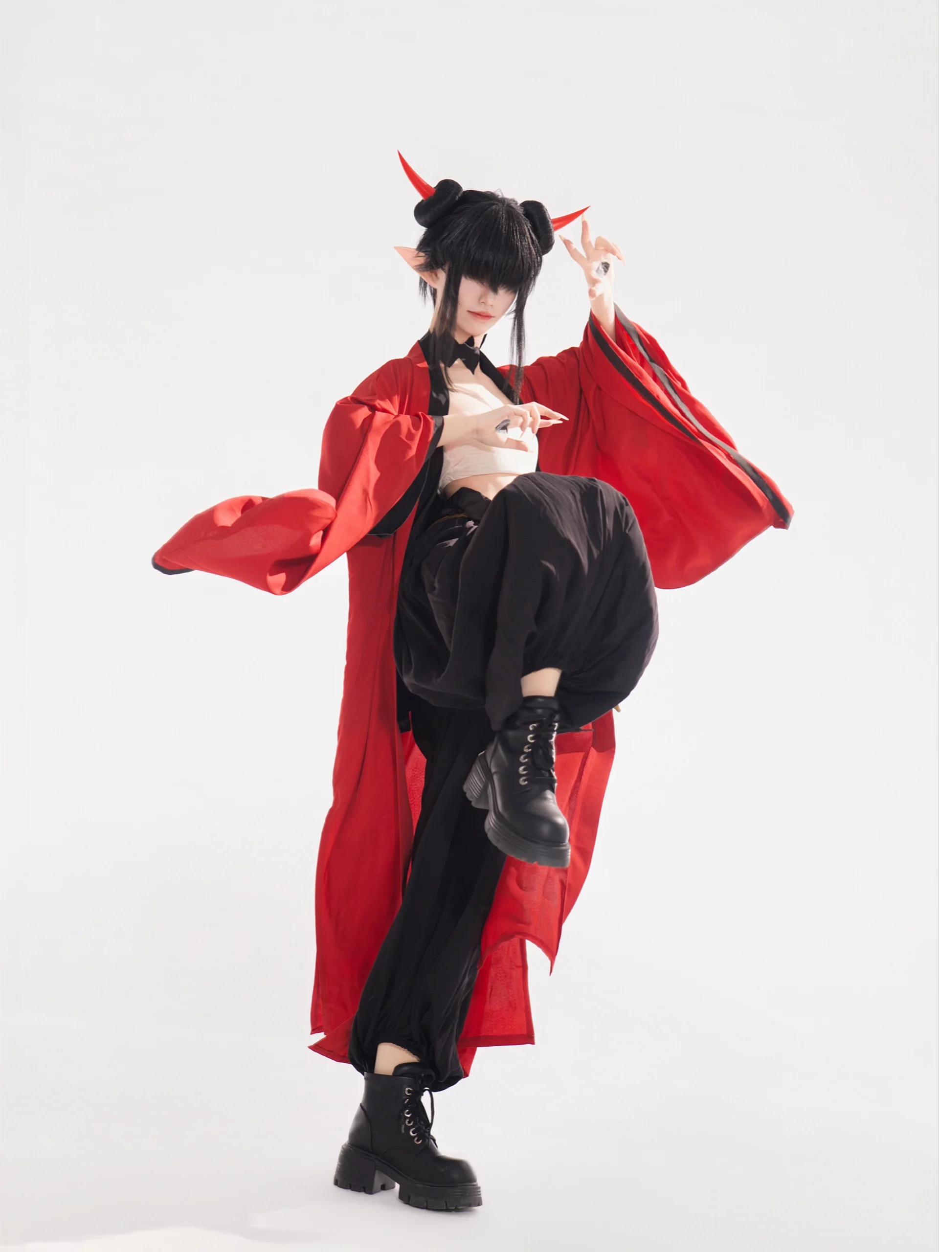 【肄目のコスプレ】羅小黒戦記2の赤黒エルフ、ソロ本編カットの撮影が最高に楽しかった - 1 枚目