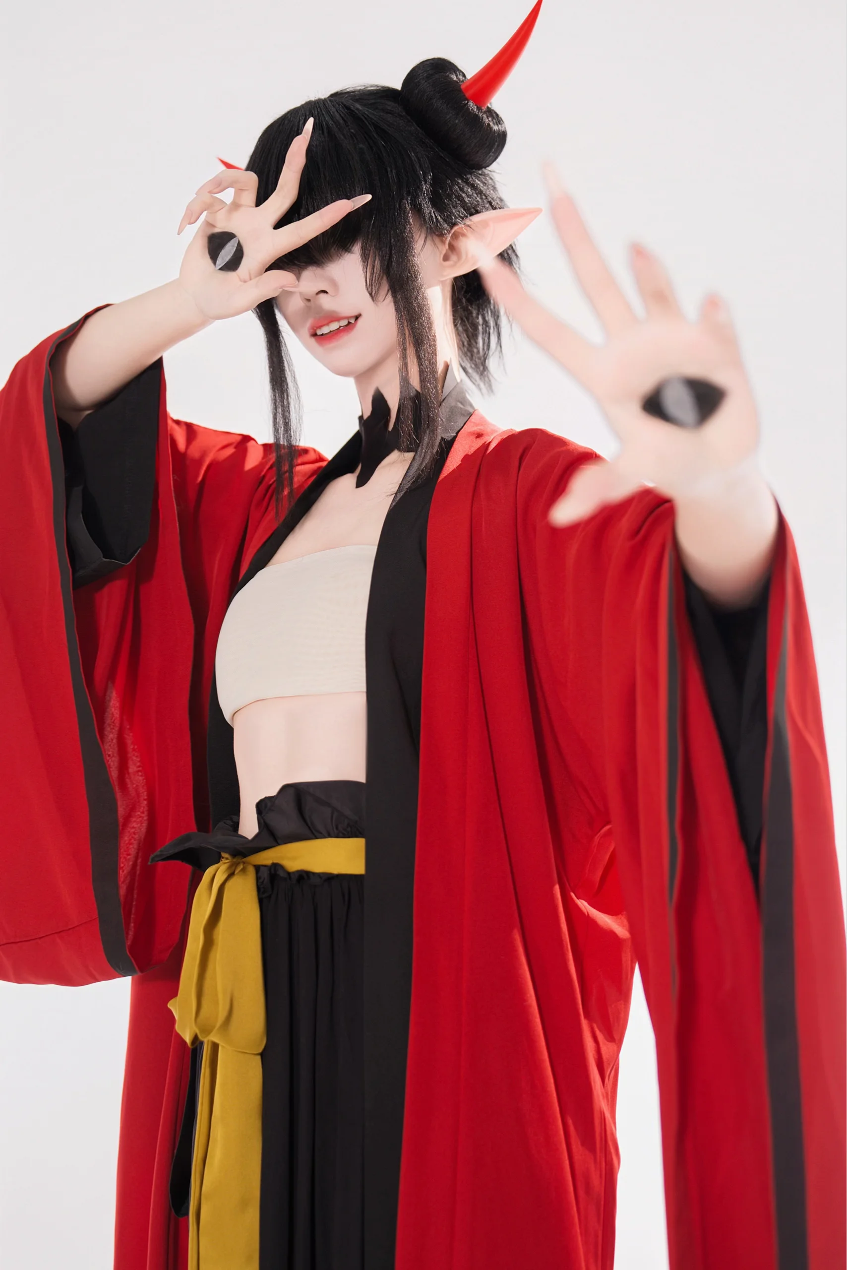 【肄目のコスプレ】羅小黒戦記2の赤黒エルフ、ソロ本編カットの撮影が最高に楽しかった - 3 枚目