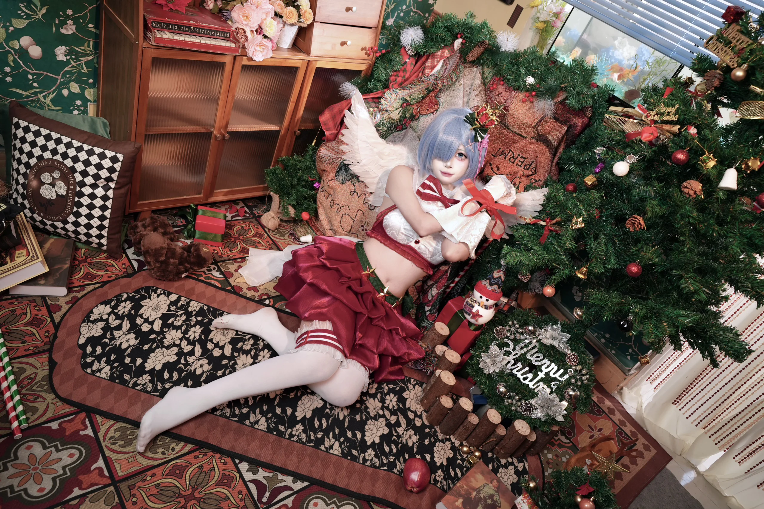 【レム コスプレ】『Re:ゼロから始める異世界生活』、クリスマスの夜の温かな寄り添い - 2 枚目