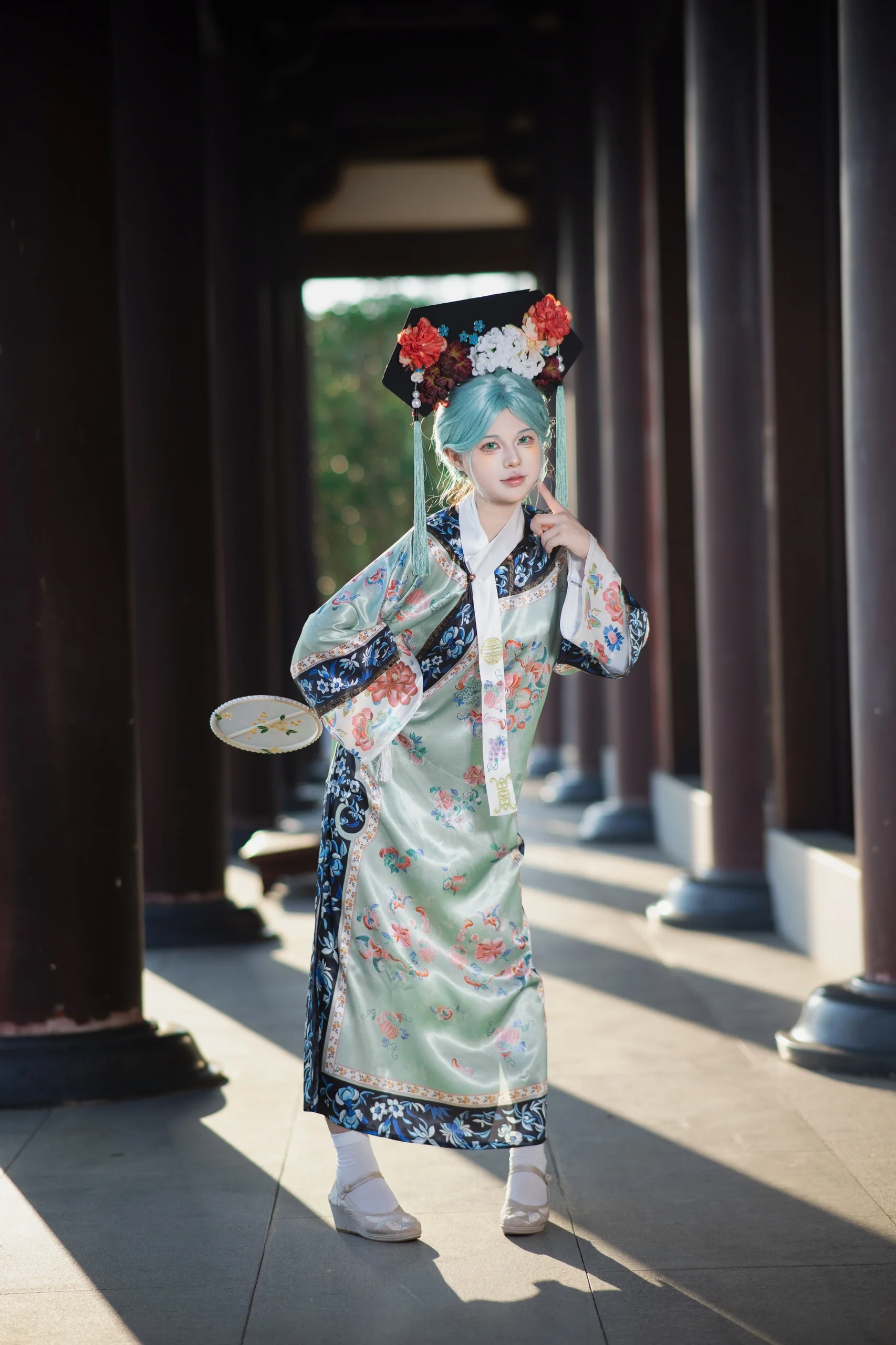 【初音ミクコスプレ】ボーカロイドシリーズのミントグリーンが映える美しい姿、新中国風服のチャイナドレス（旗袍）と二次元の融合 - 1 枚目