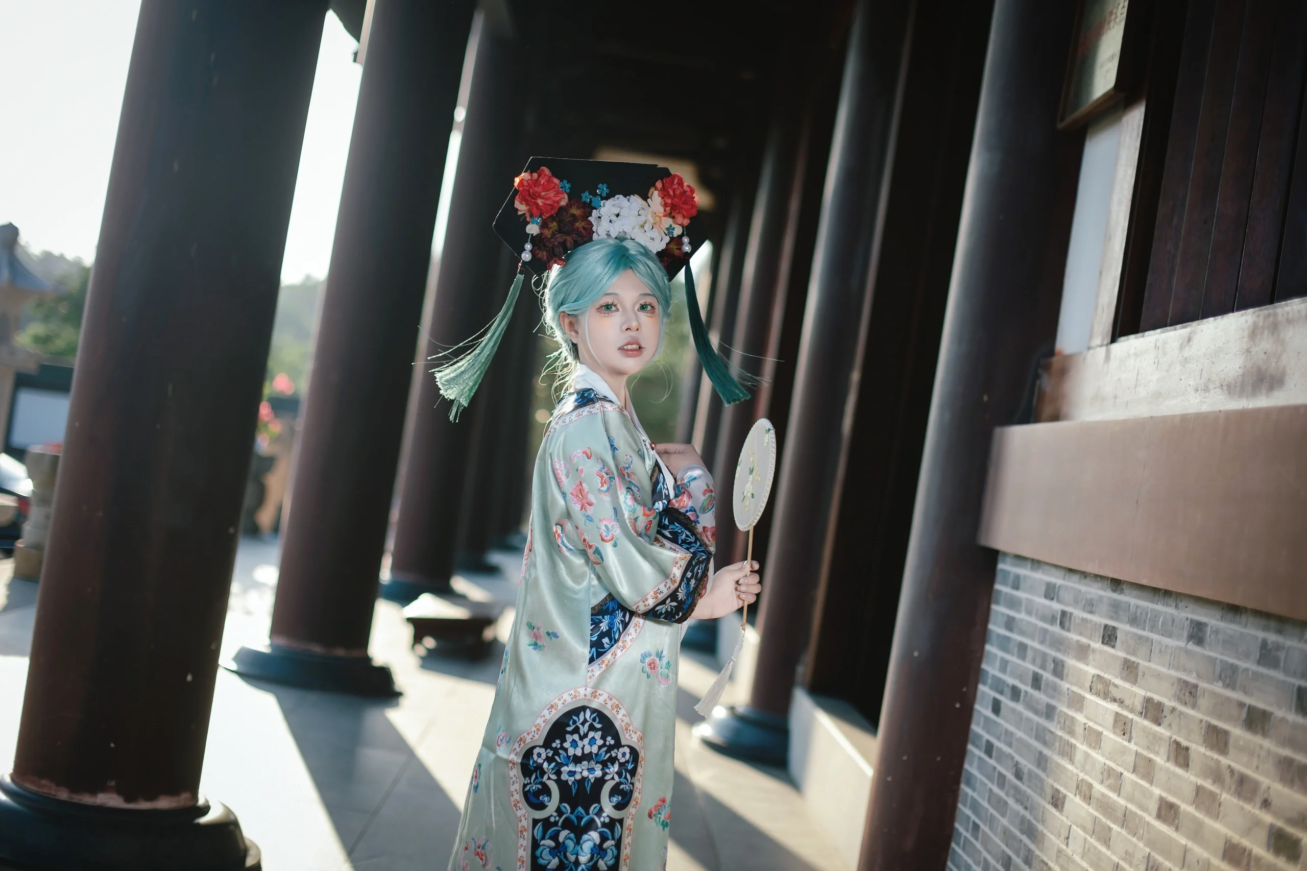 【初音ミクコスプレ】ボーカロイドシリーズのミントグリーンが映える美しい姿、新中国風服のチャイナドレス（旗袍）と二次元の融合 - 14 枚目