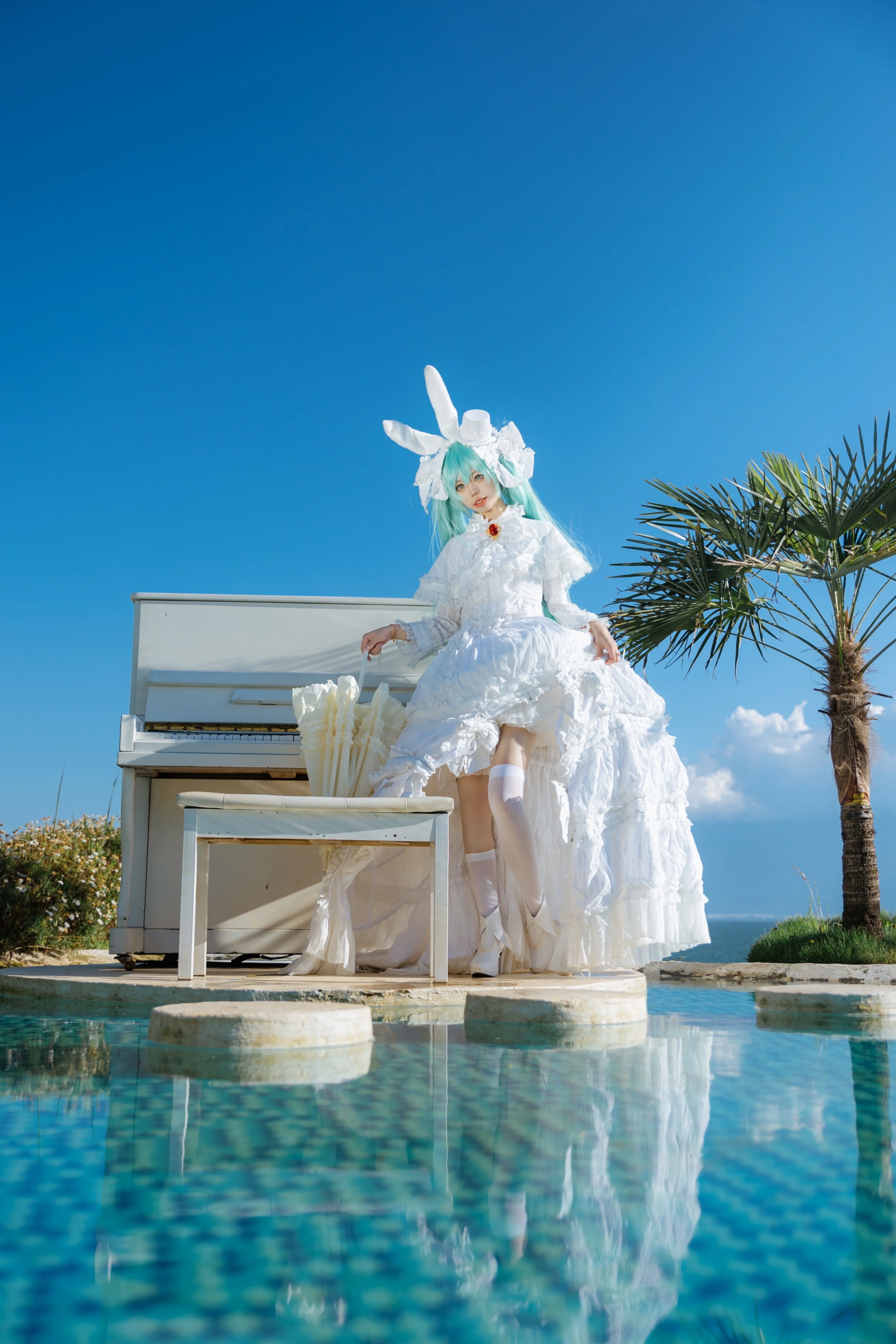 【初音未来cos】VOCALOID的纯白兔耳公主与蔚蓝海风 - 第 5 张
