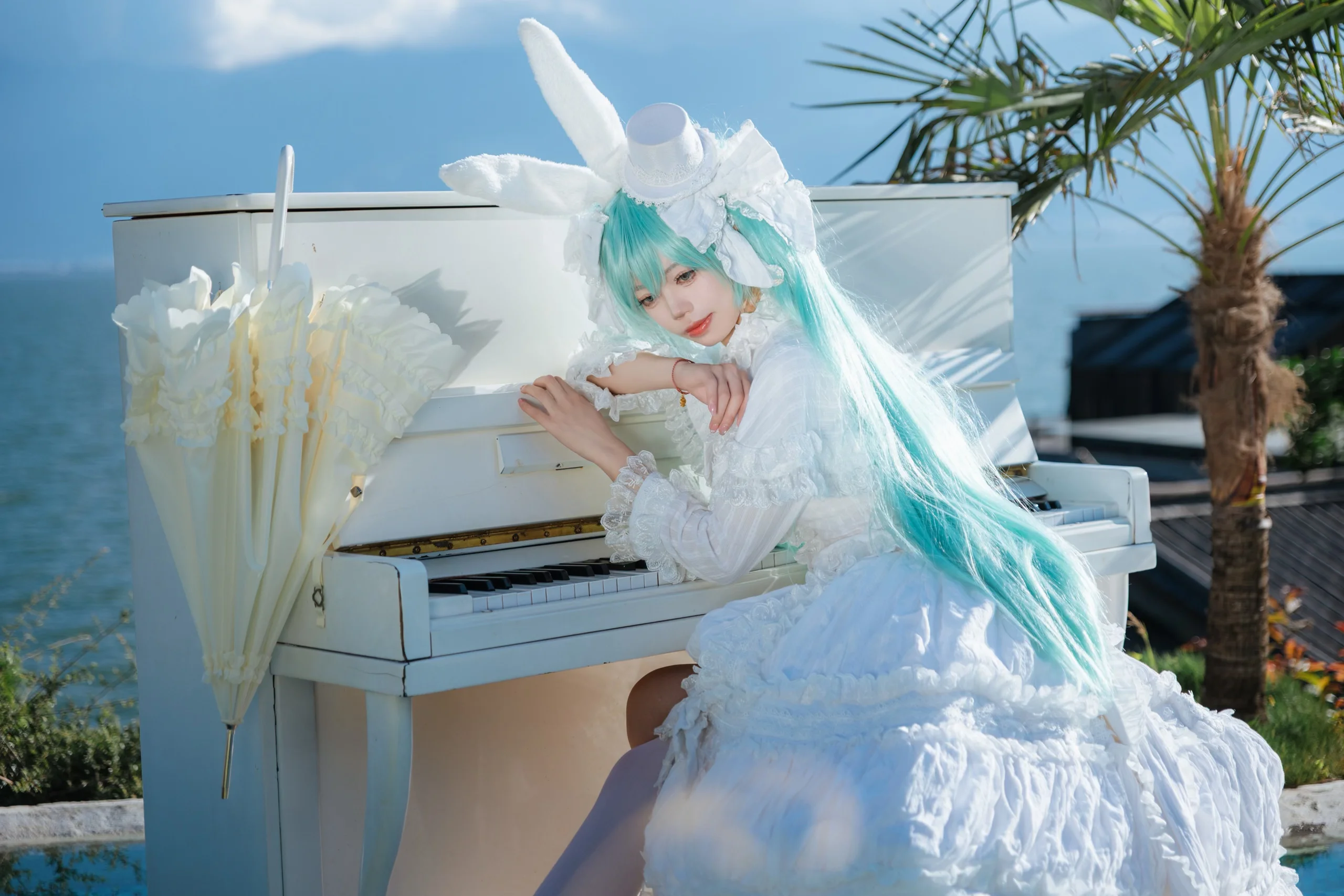 【初音未来cos】VOCALOID的纯白兔耳公主与蔚蓝海风 - 第 6 张