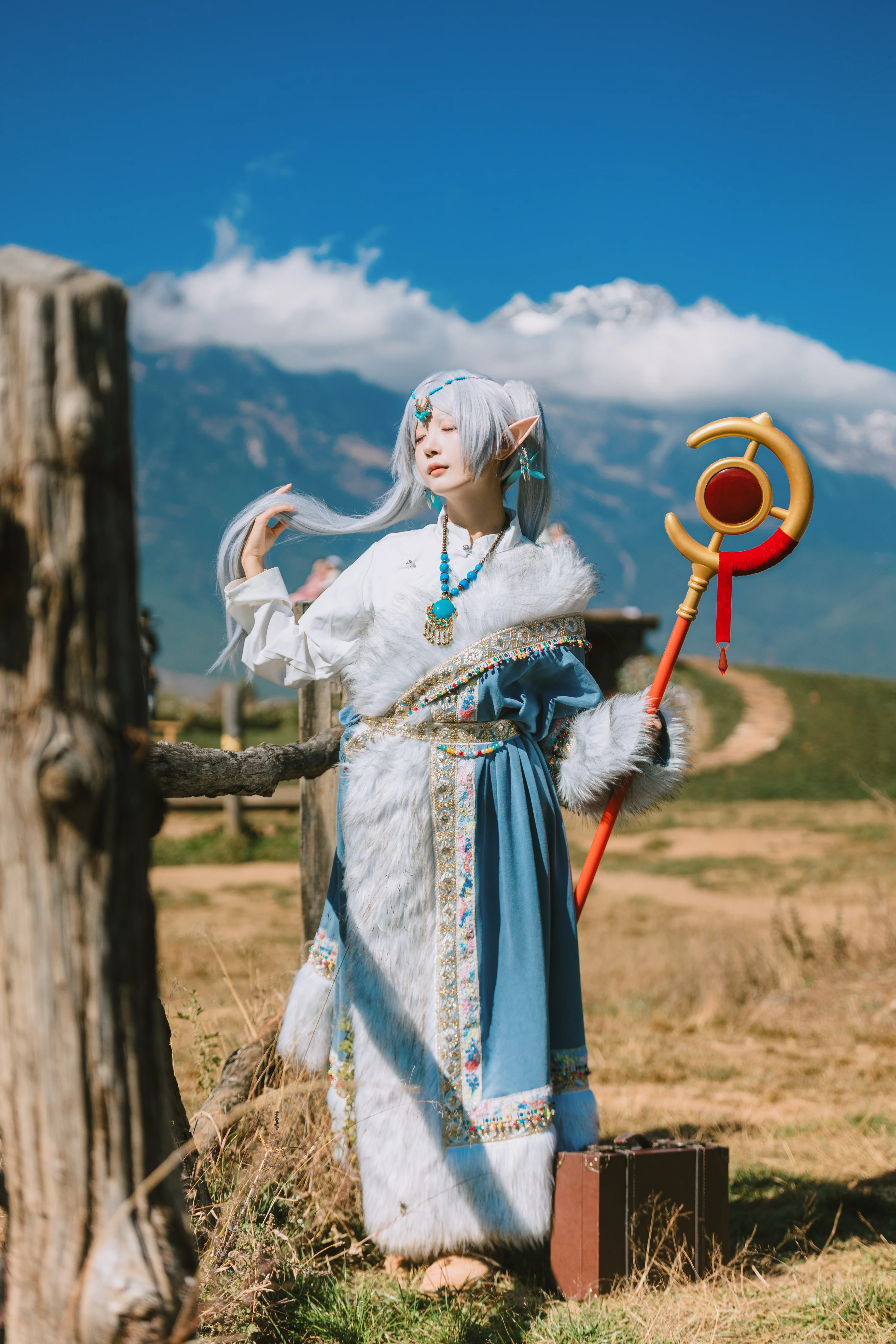 【芙莉莲cos】雪山下的精灵魔法使，在丽江吹着大风拍摄 - 第 7 张