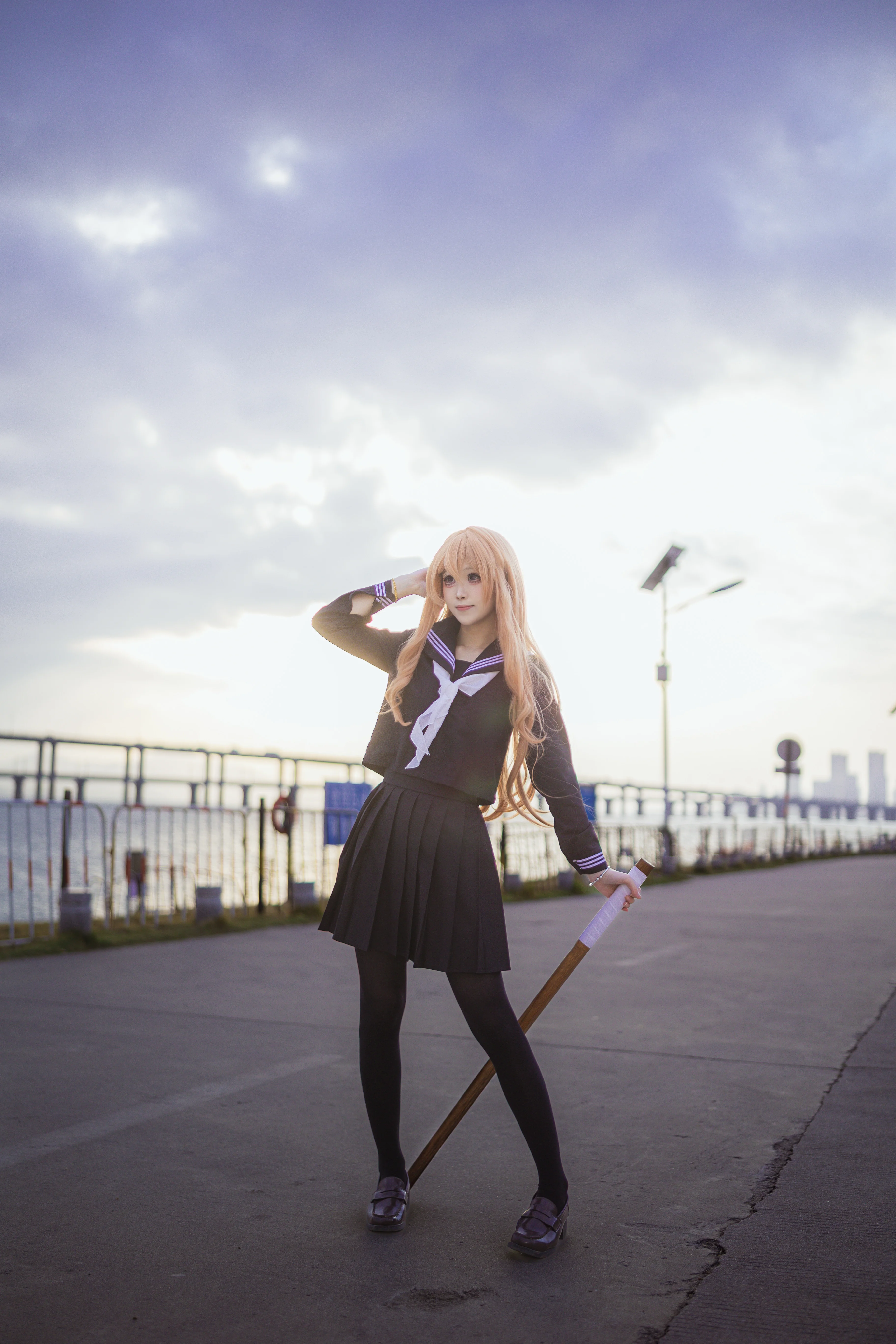 【逢坂大河cos】龙与虎的少女，水手服木刀江边外景 - 第 4 张