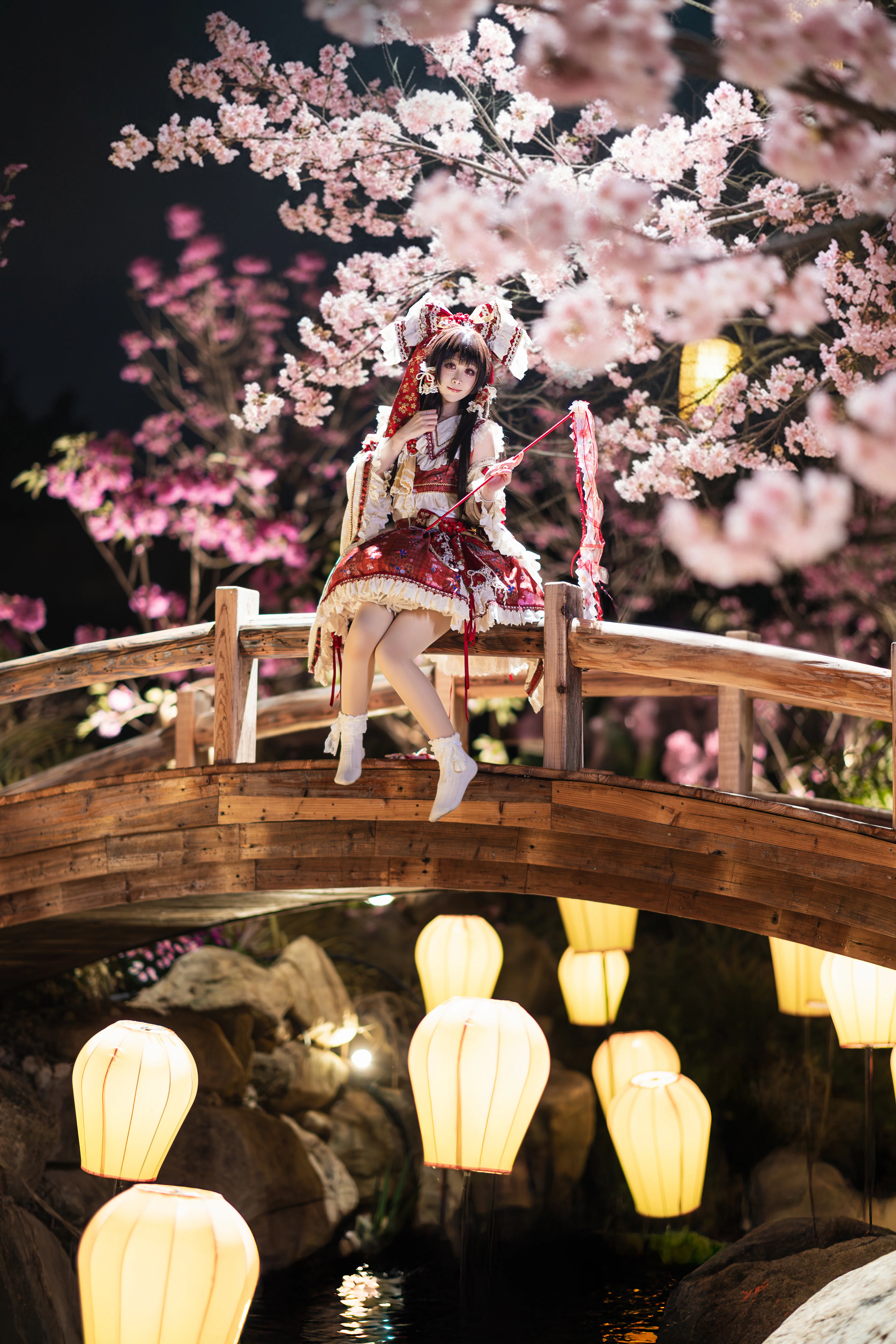 【灵梦cos】夜樱下的东方Project巫女 - 第 1 张