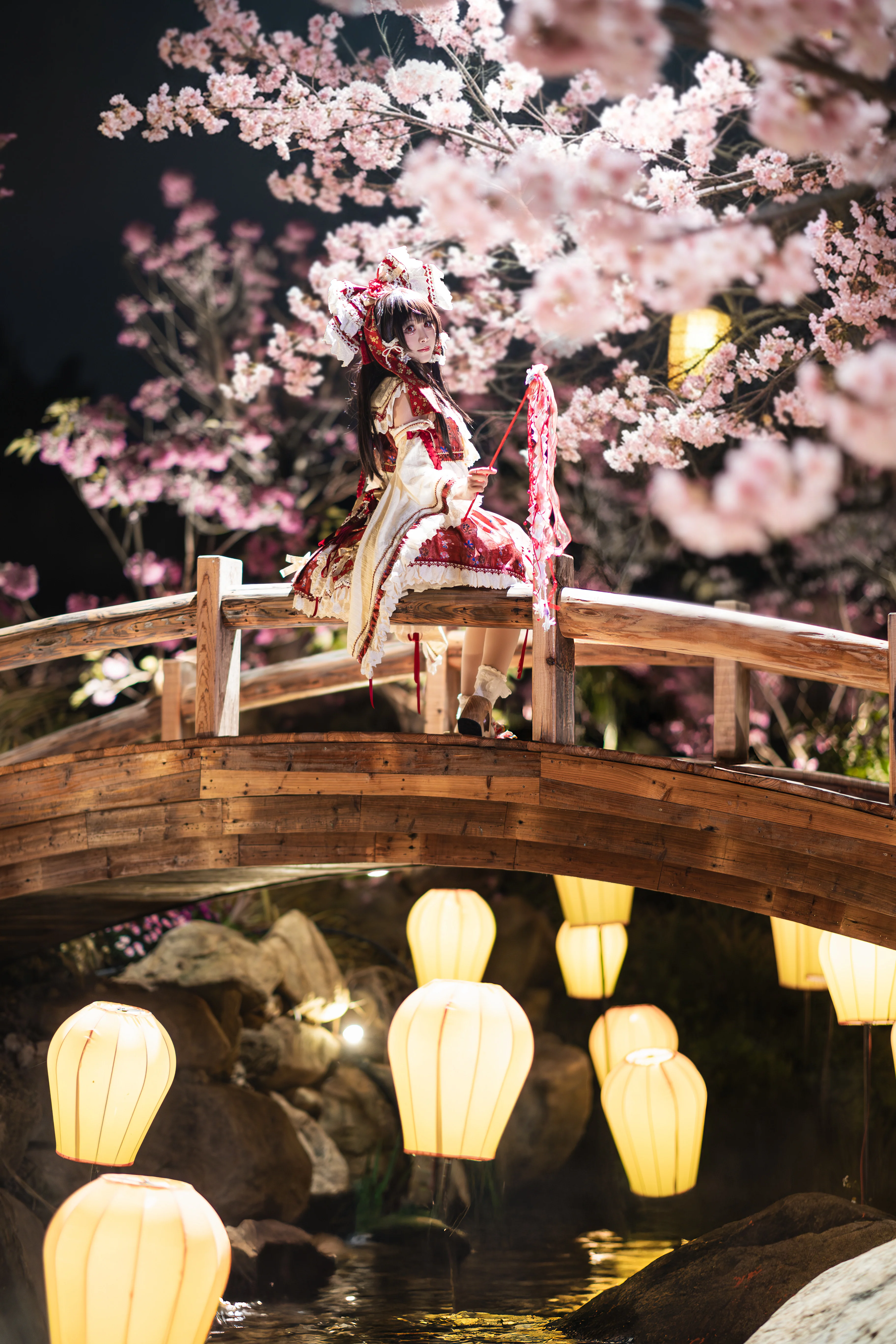 【灵梦cos】夜樱下的东方Project巫女 - 第 3 张