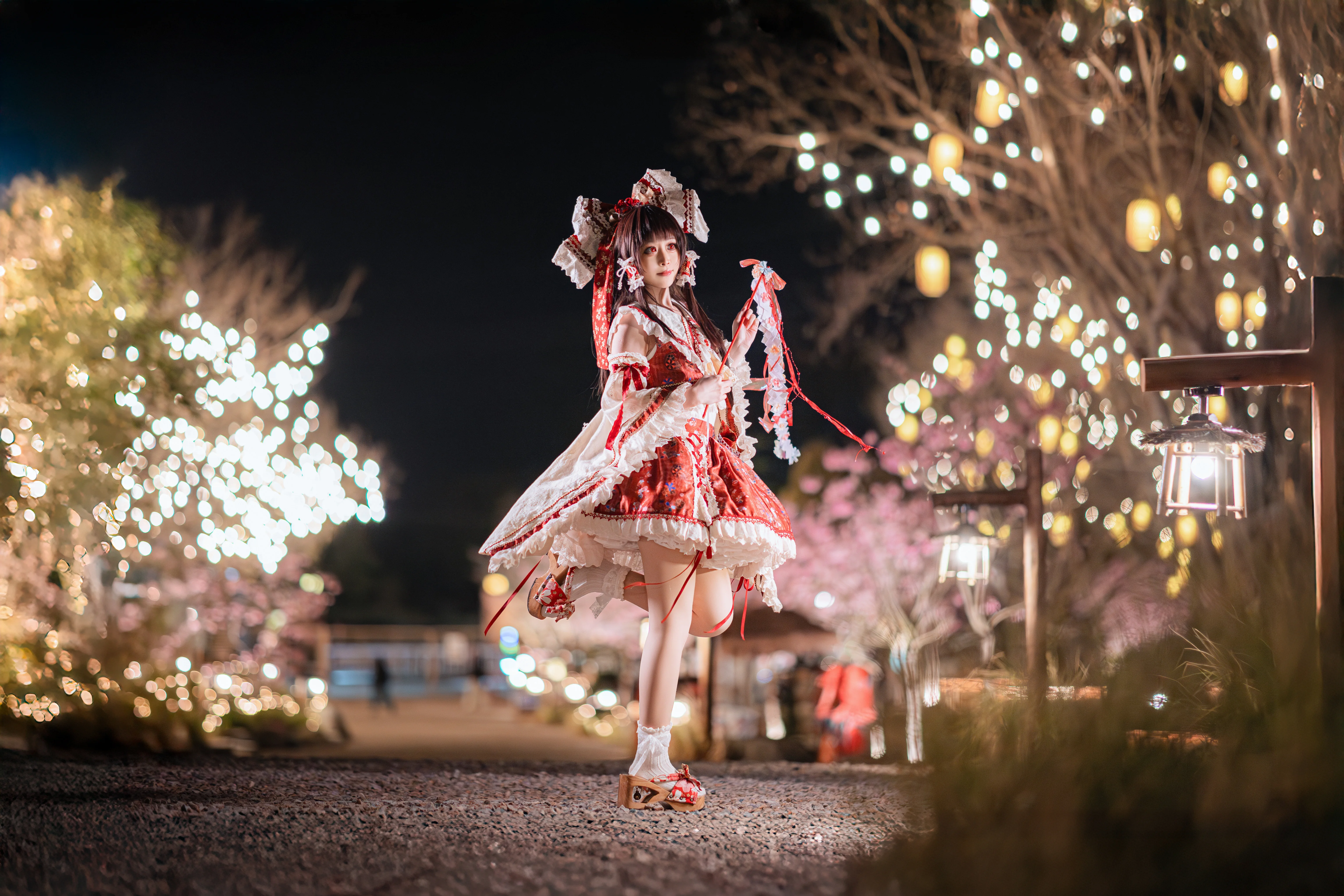 【灵梦cos】夜樱下的东方Project巫女 - 第 7 张