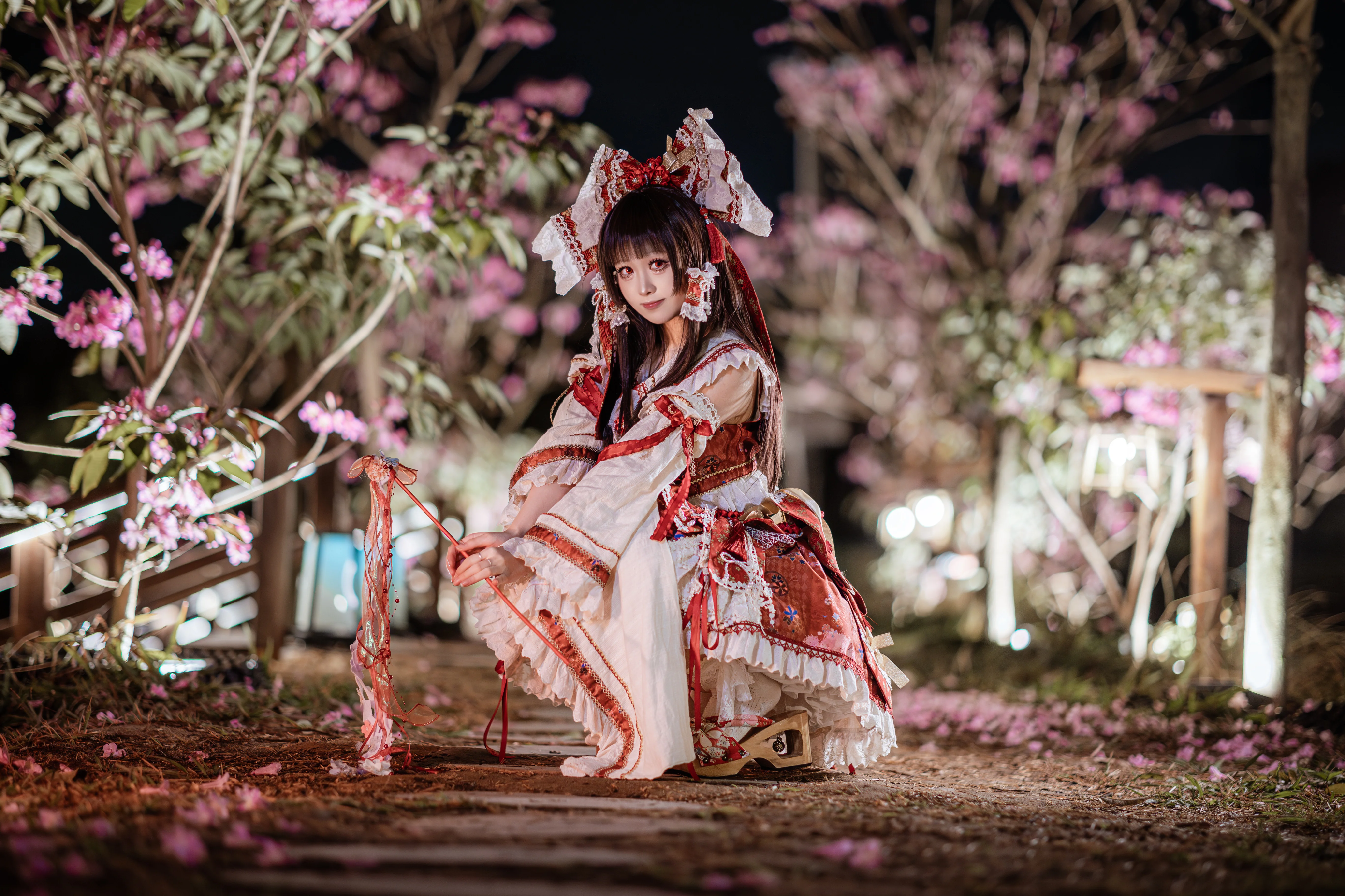 【灵梦cos】夜樱下的东方Project巫女 - 第 8 张