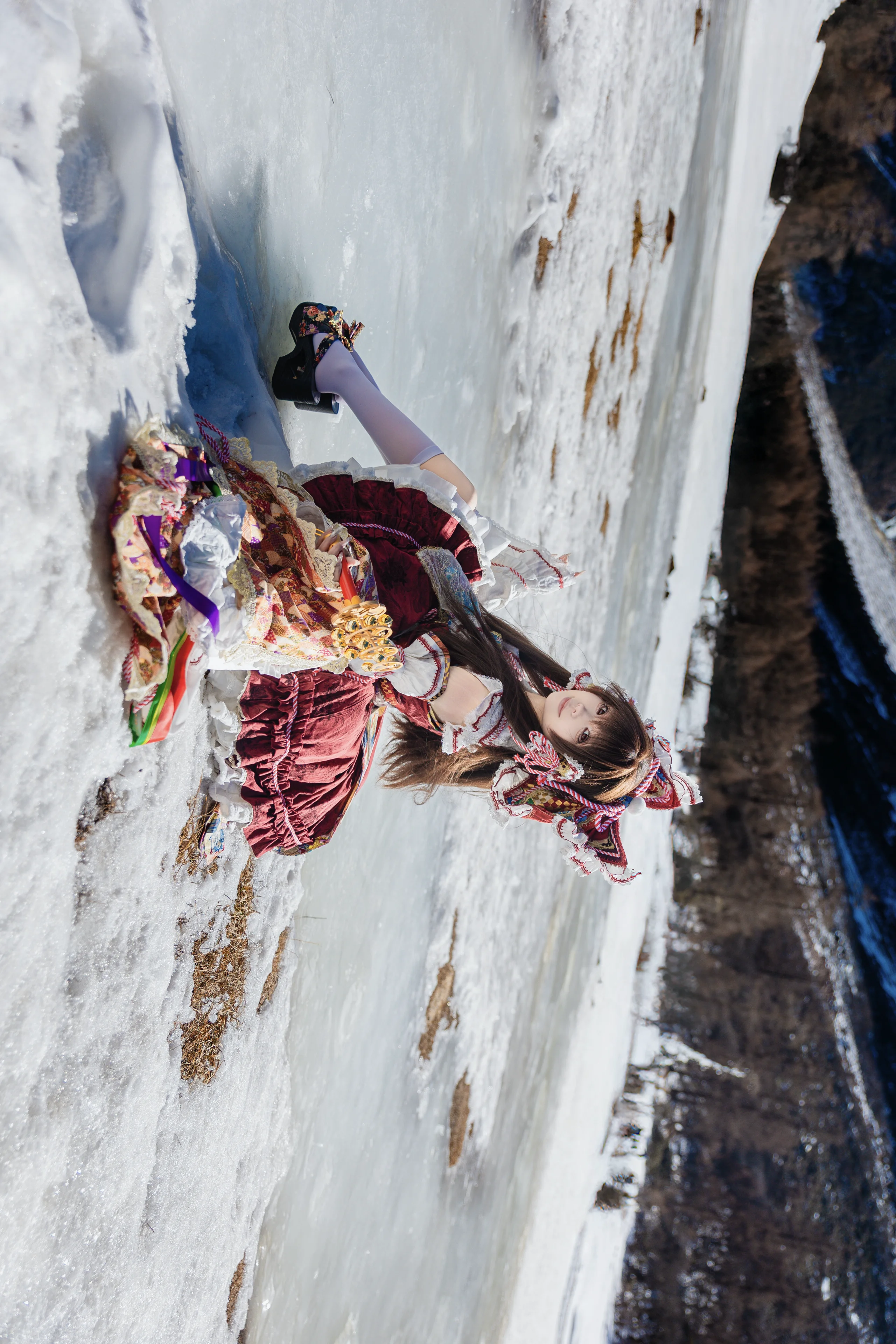 【灵梦cos】高海拔雪原的彩虹飞舞 - 第 4 张