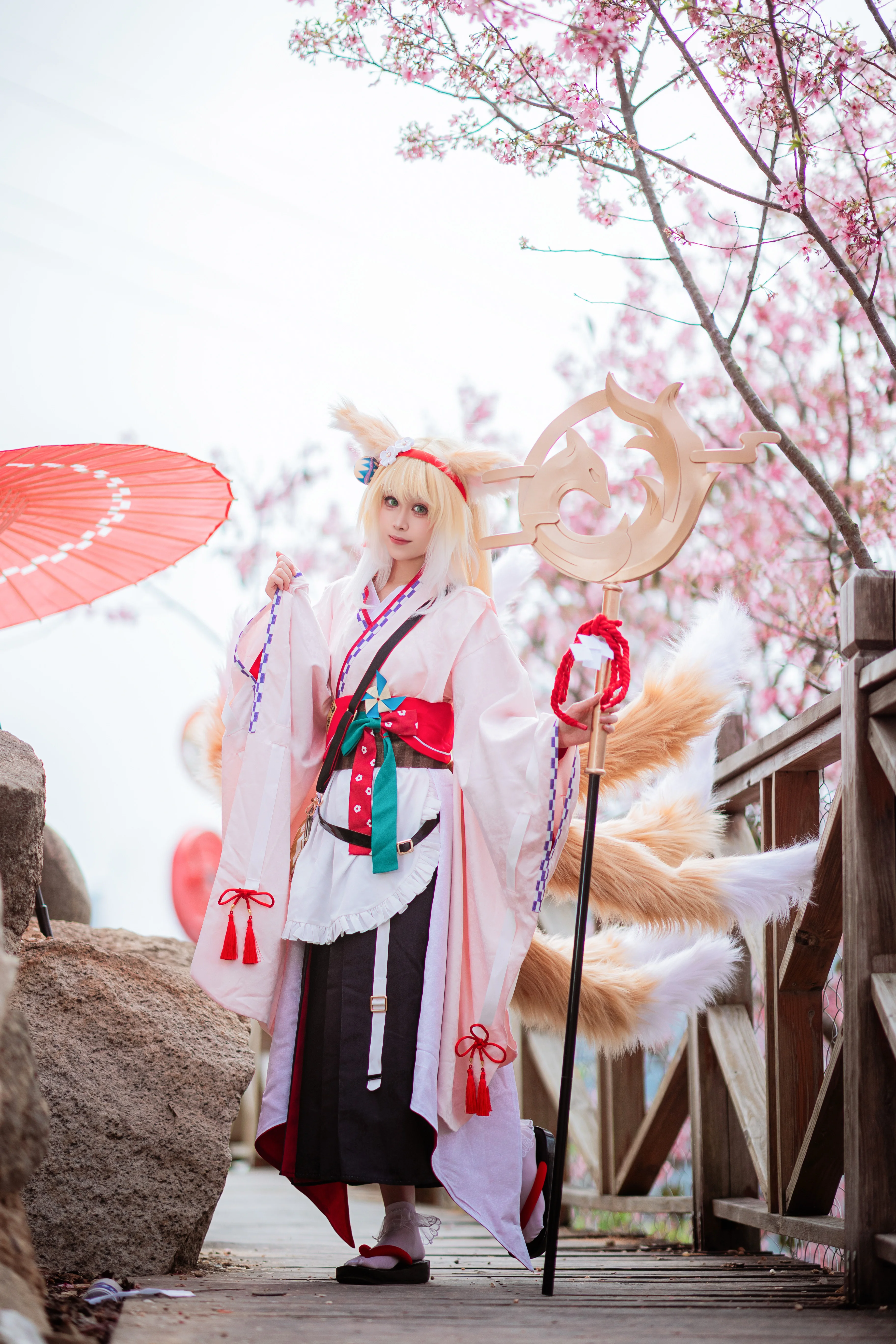 【铃兰cos】明日方舟的九色鹿，春日樱花下的巫女狐 - 第 12 张
