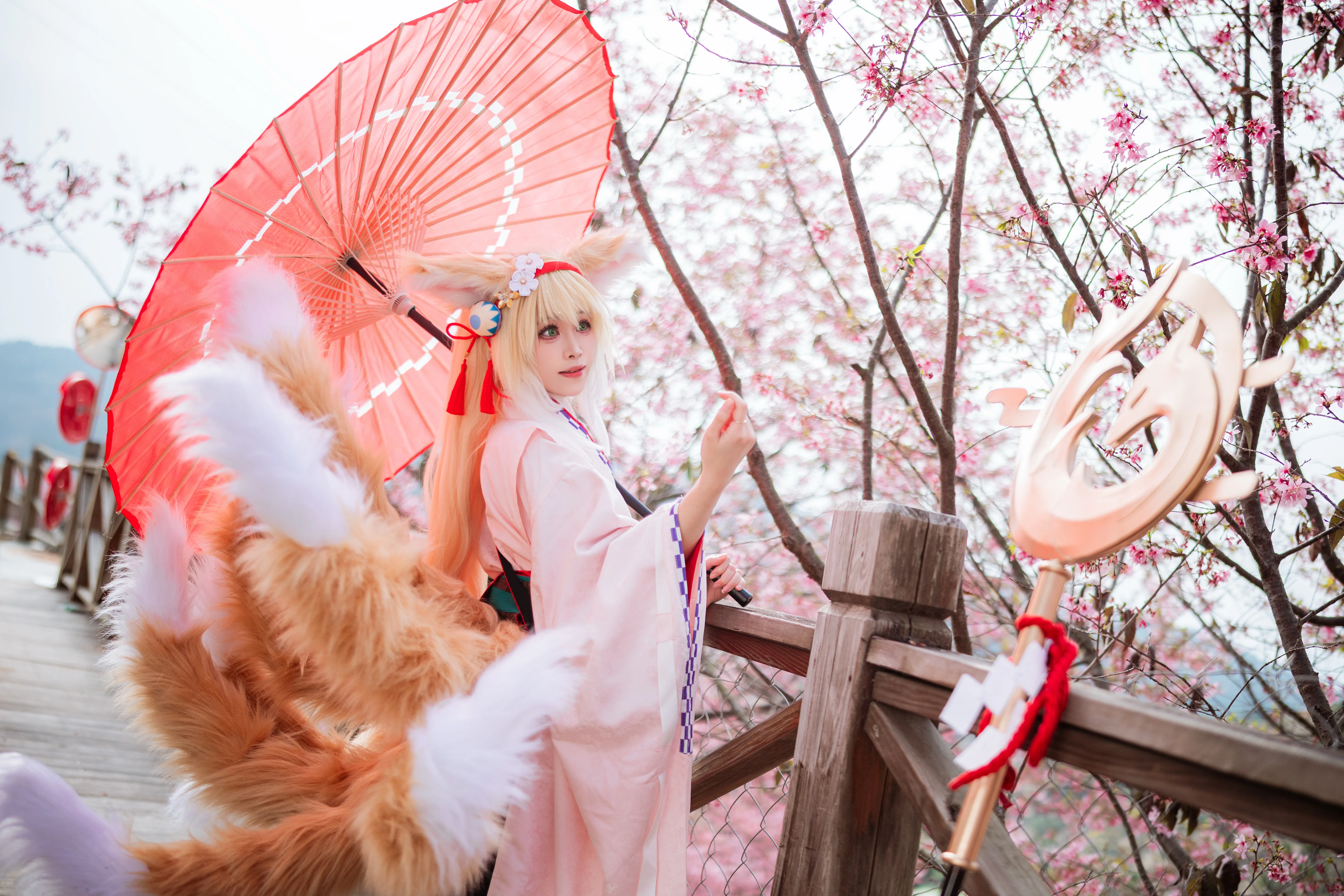 【铃兰cos】明日方舟的九色鹿，春日樱花下的巫女狐 - 第 9 张