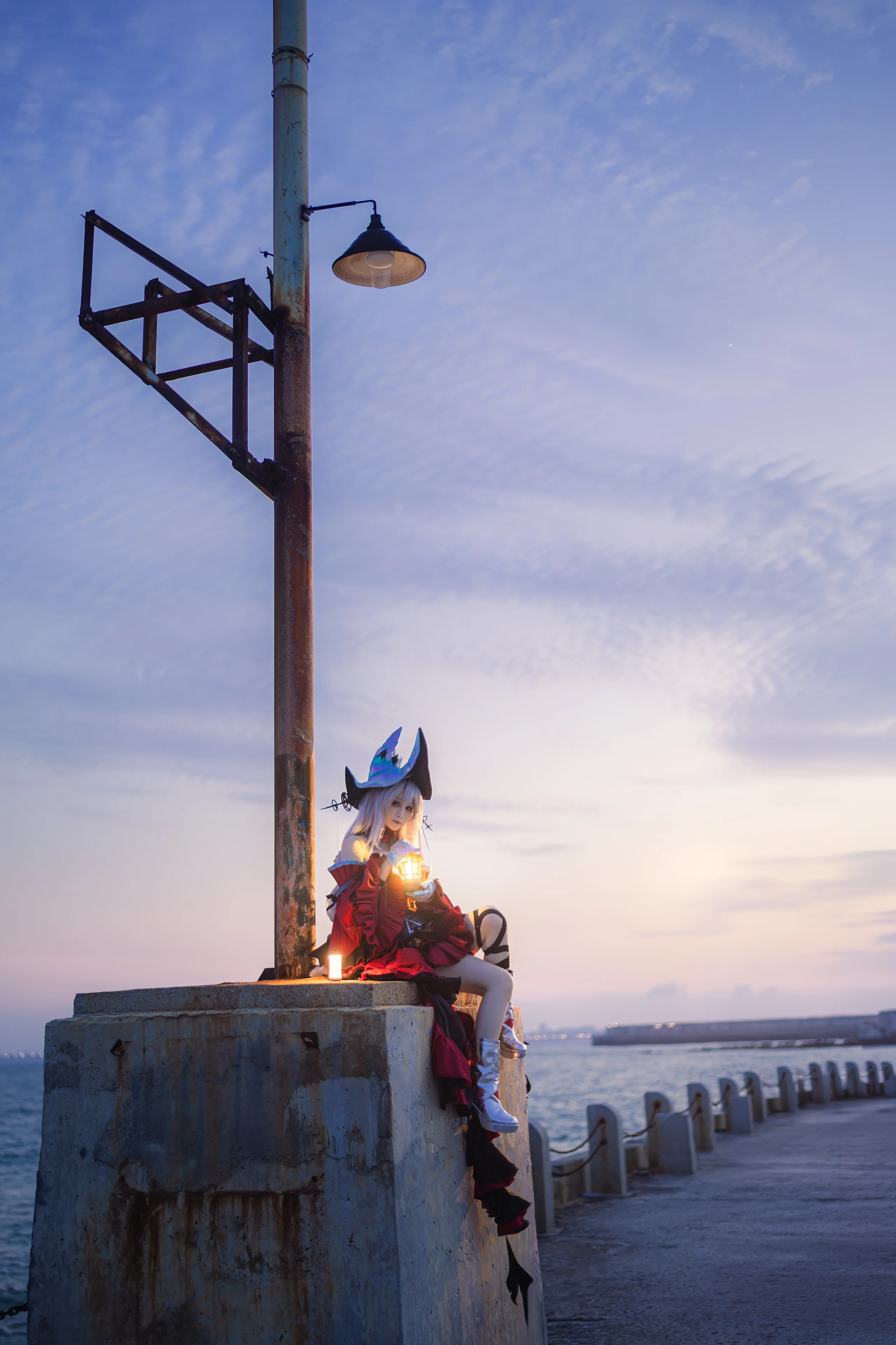【浊心斯卡蒂cos】风大到灵魂都在发抖，夜色海边的明日方舟之旅