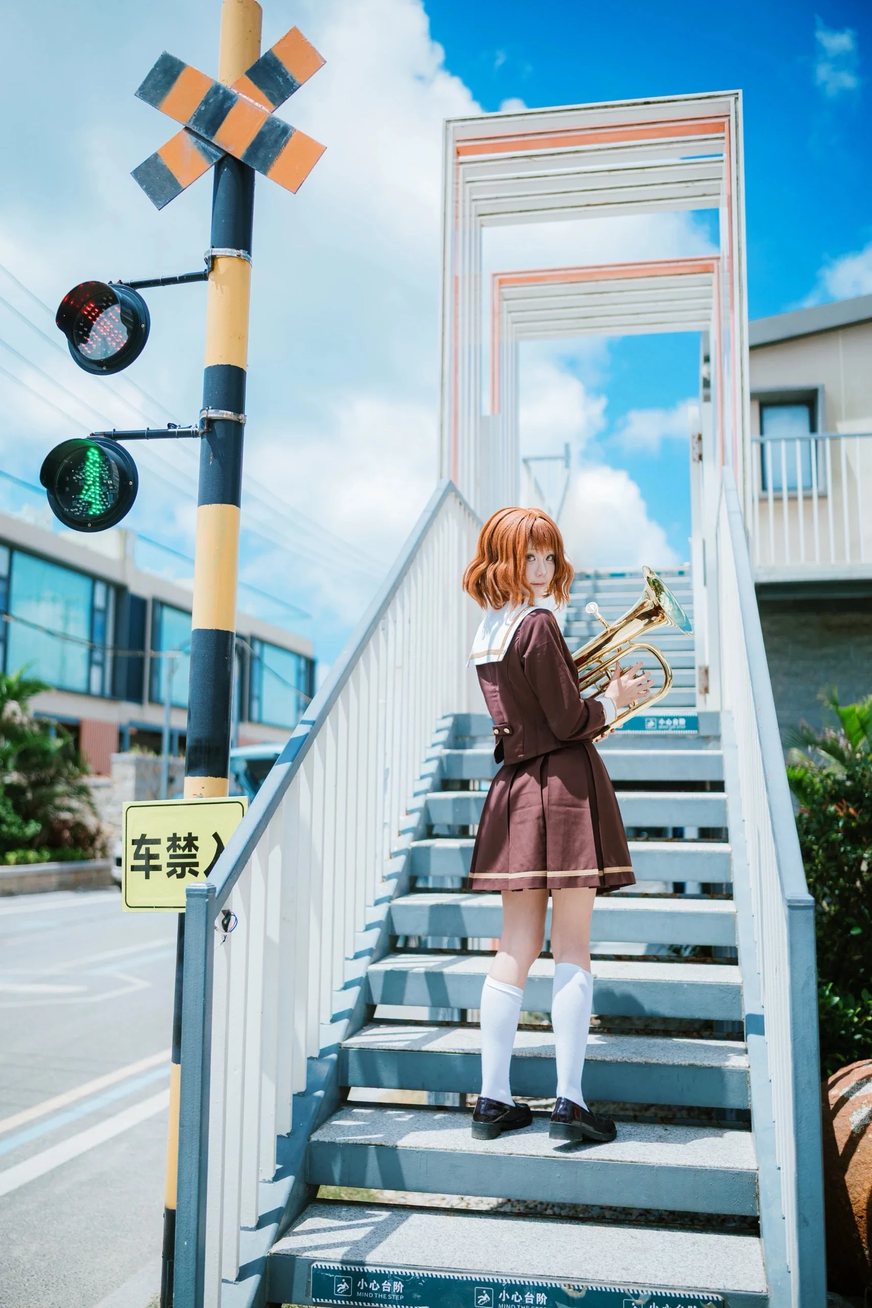 【黃前久美子cos】放學後的藍天與鐵道口，帶著上低音號打卡海濱街道 - 第 2 張