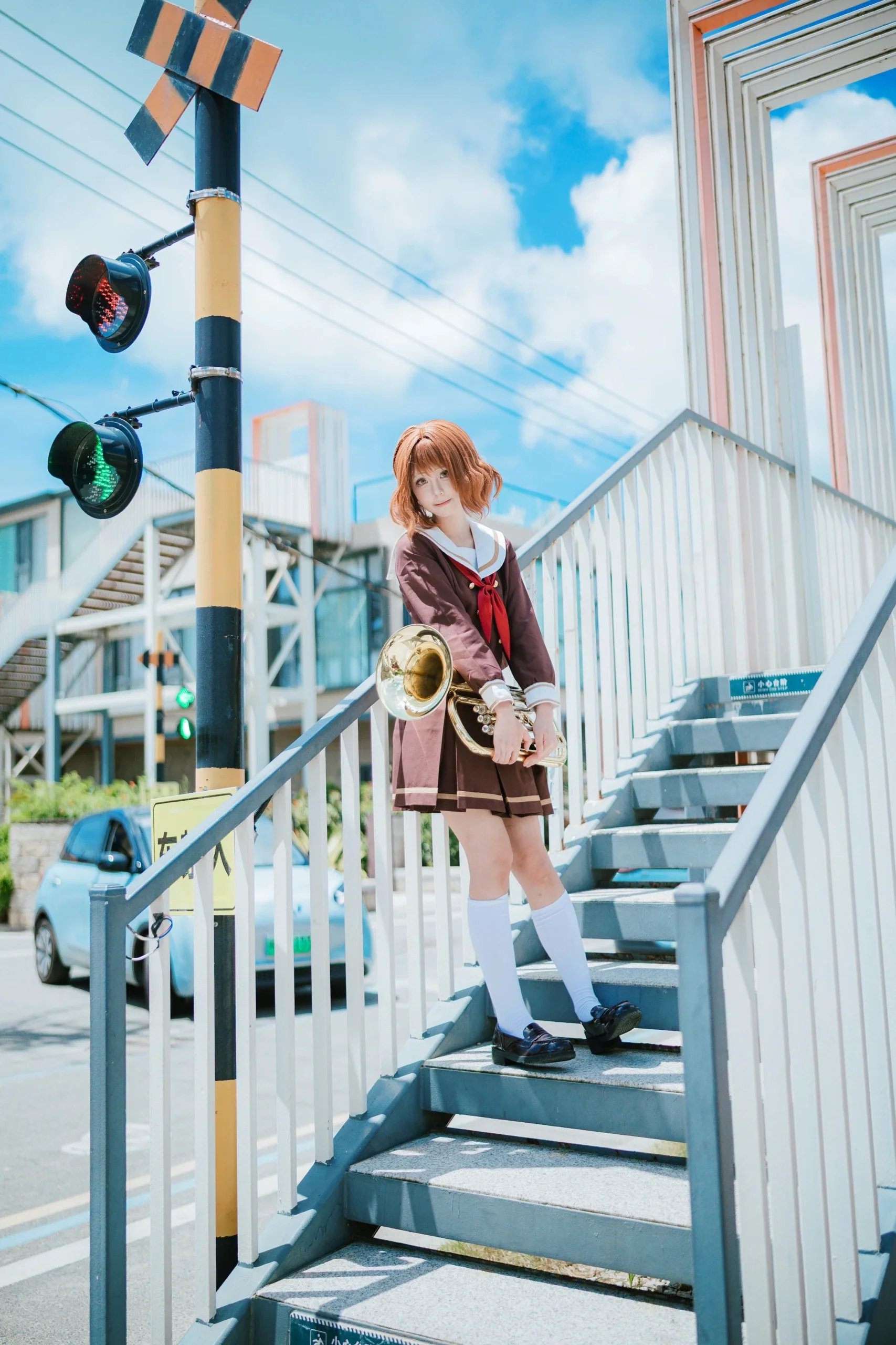 【黃前久美子cos】放學後的藍天與鐵道口，帶著上低音號打卡海濱街道 - 第 6 張