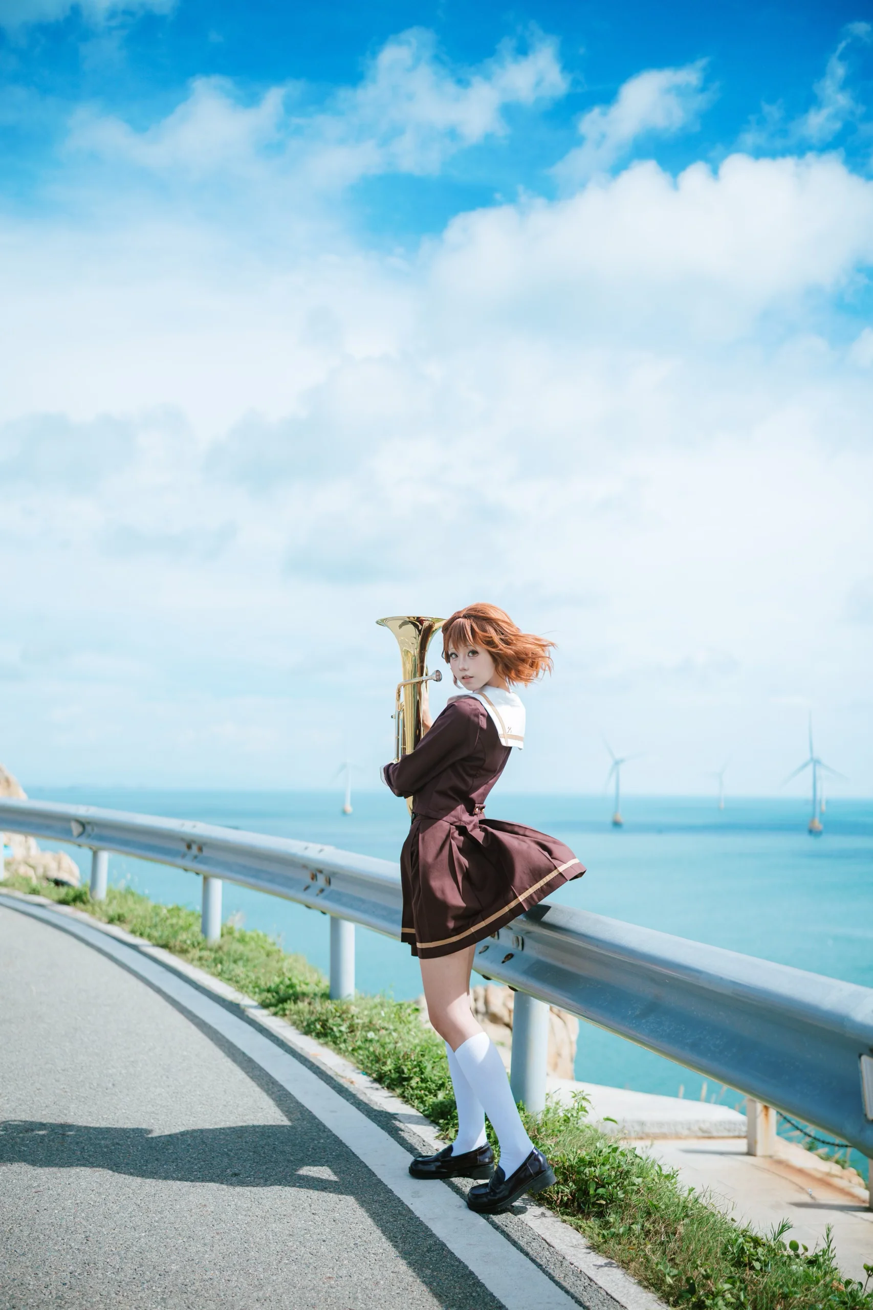 【黃前久美子cos】放學後的藍天與鐵道口，帶著上低音號打卡海濱街道 - 第 7 張