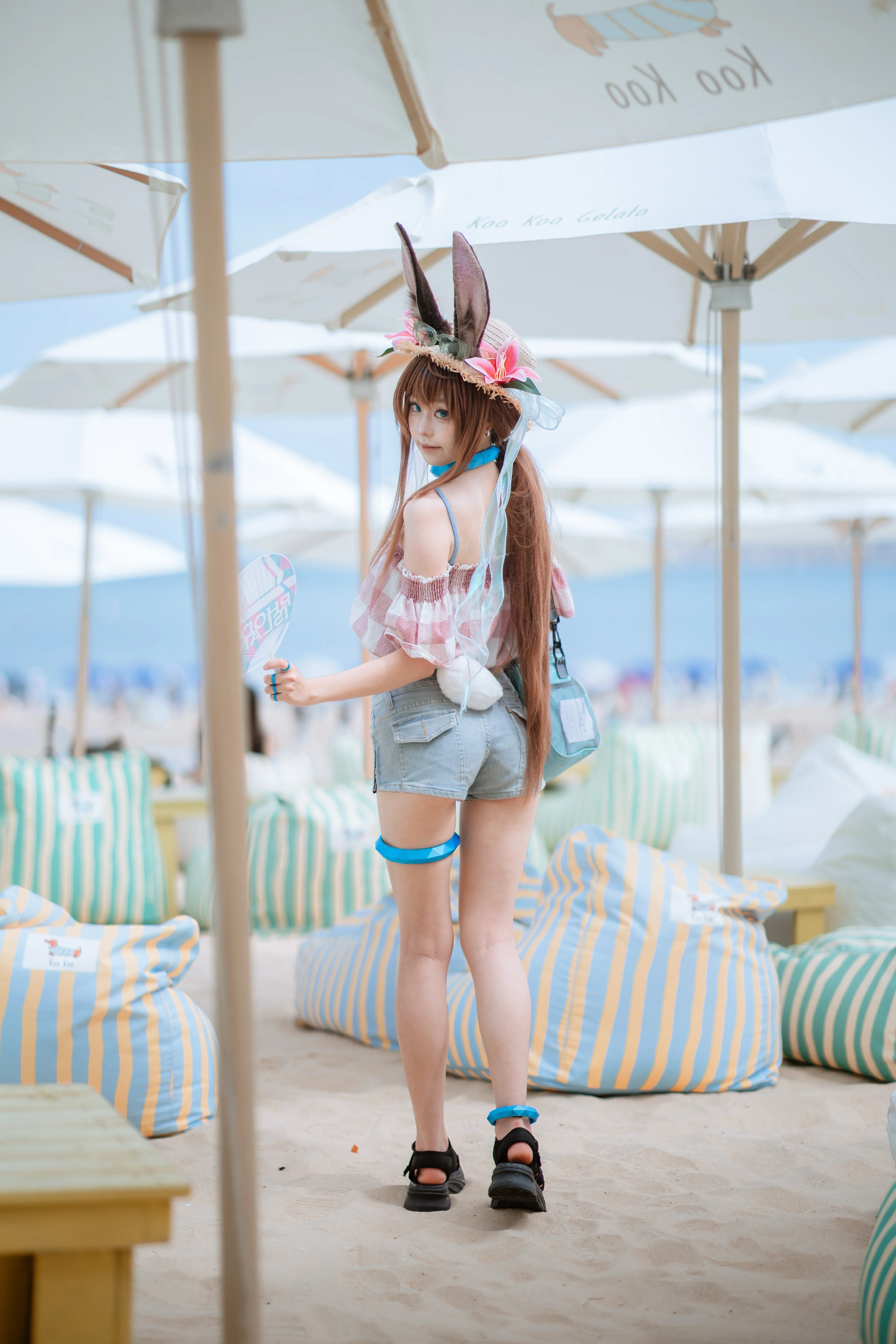 【阿米娅cos】夏日海滩的清爽，阳光下的火蓝之心 - 第 1 张