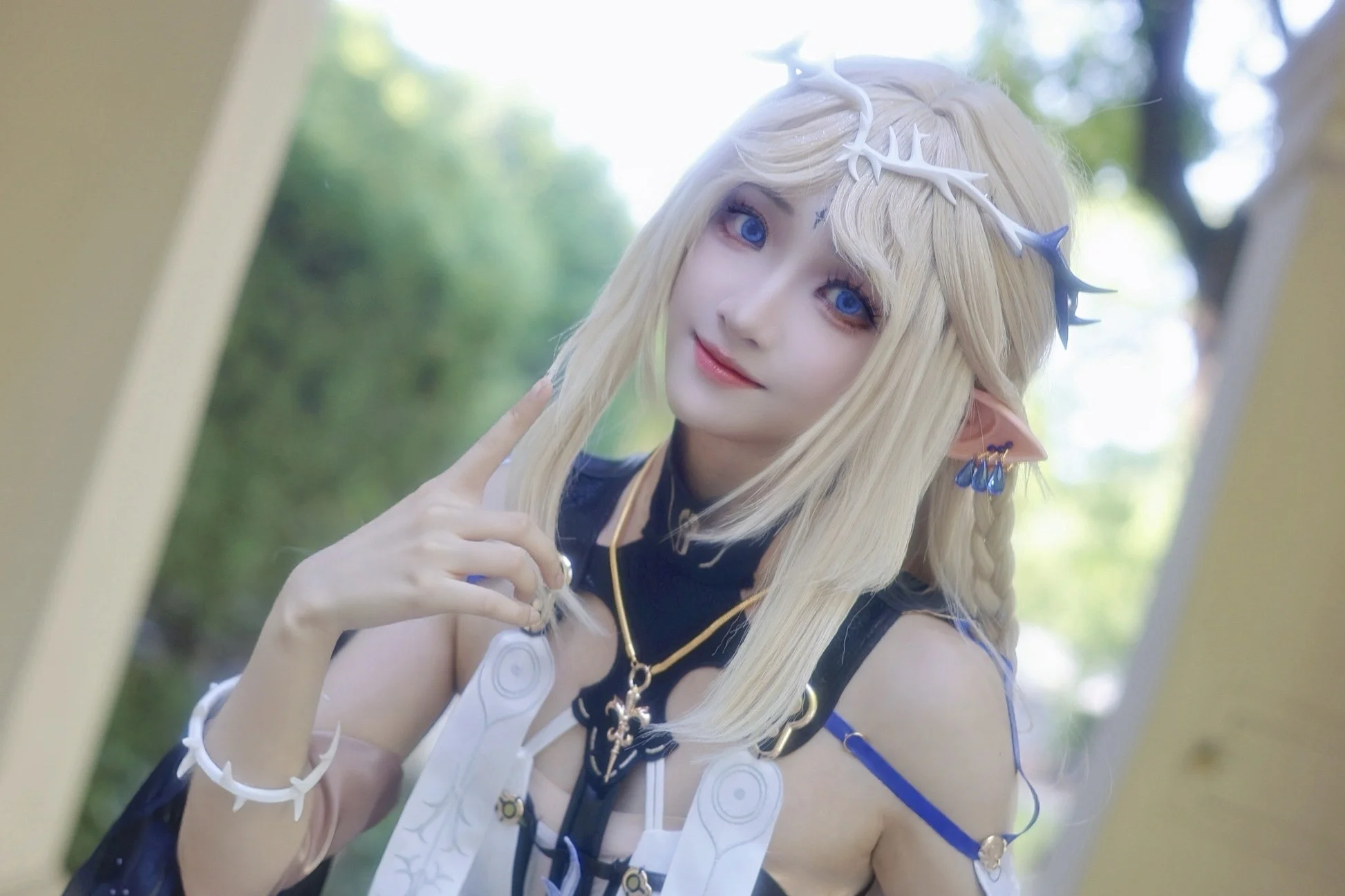 【卡提希娅cos】鸣潮角色演绎，自然光里的精灵骑士