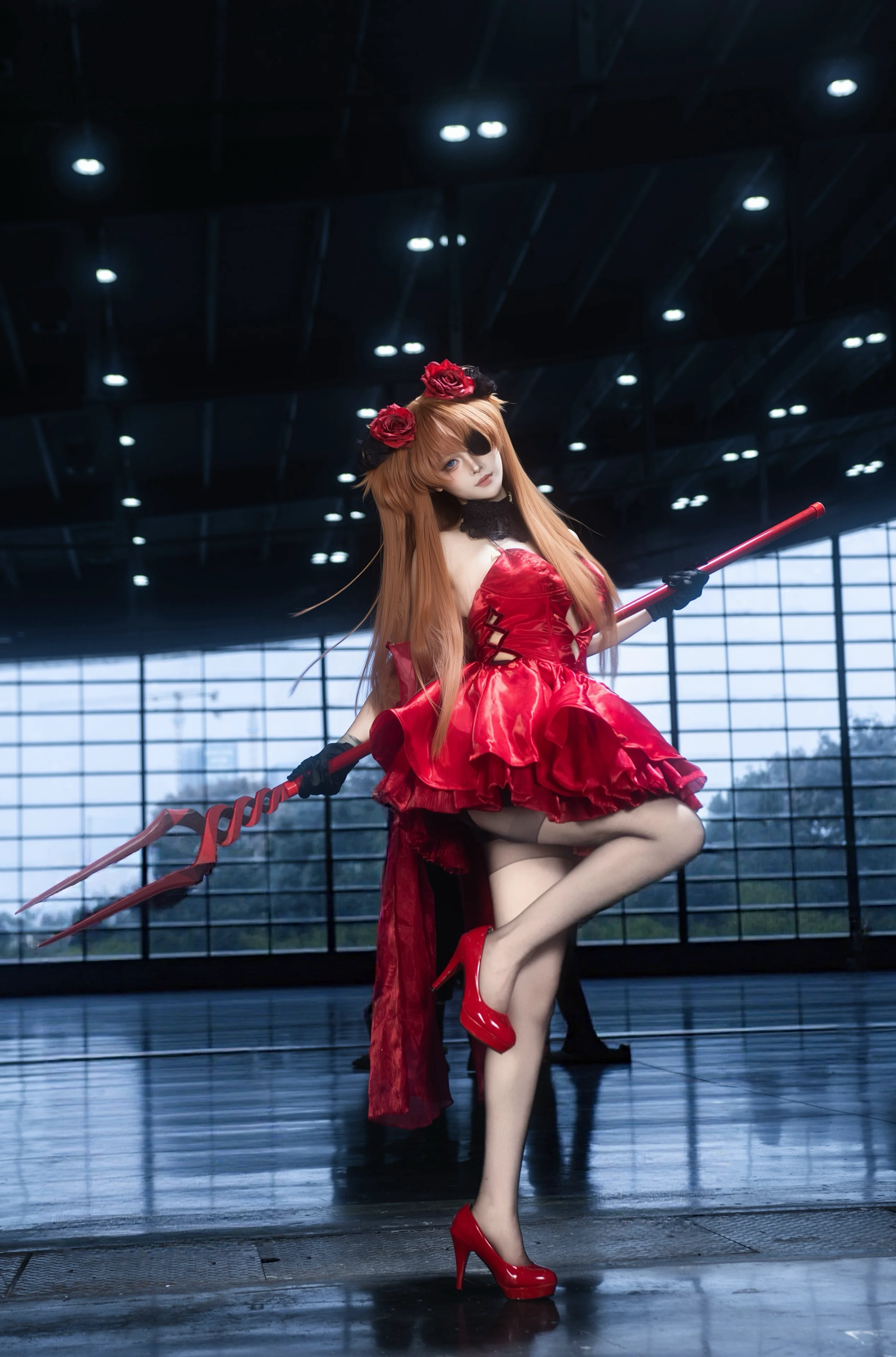 【明日香cos】NIKKE联动红礼服，握紧长矛的信念 - 第 2 张