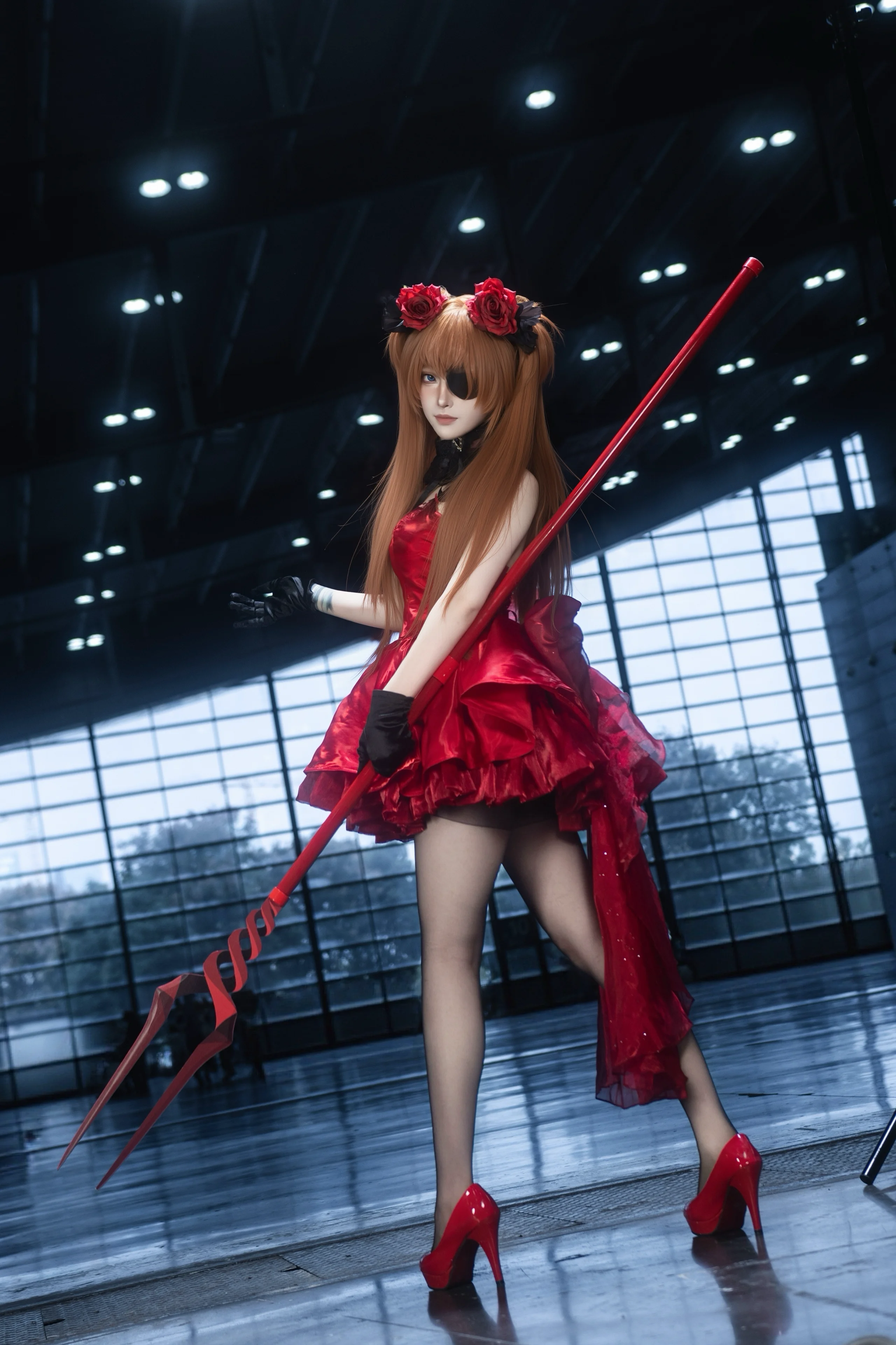 【明日香cos】NIKKE联动红礼服，握紧长矛的信念 - 第 3 张