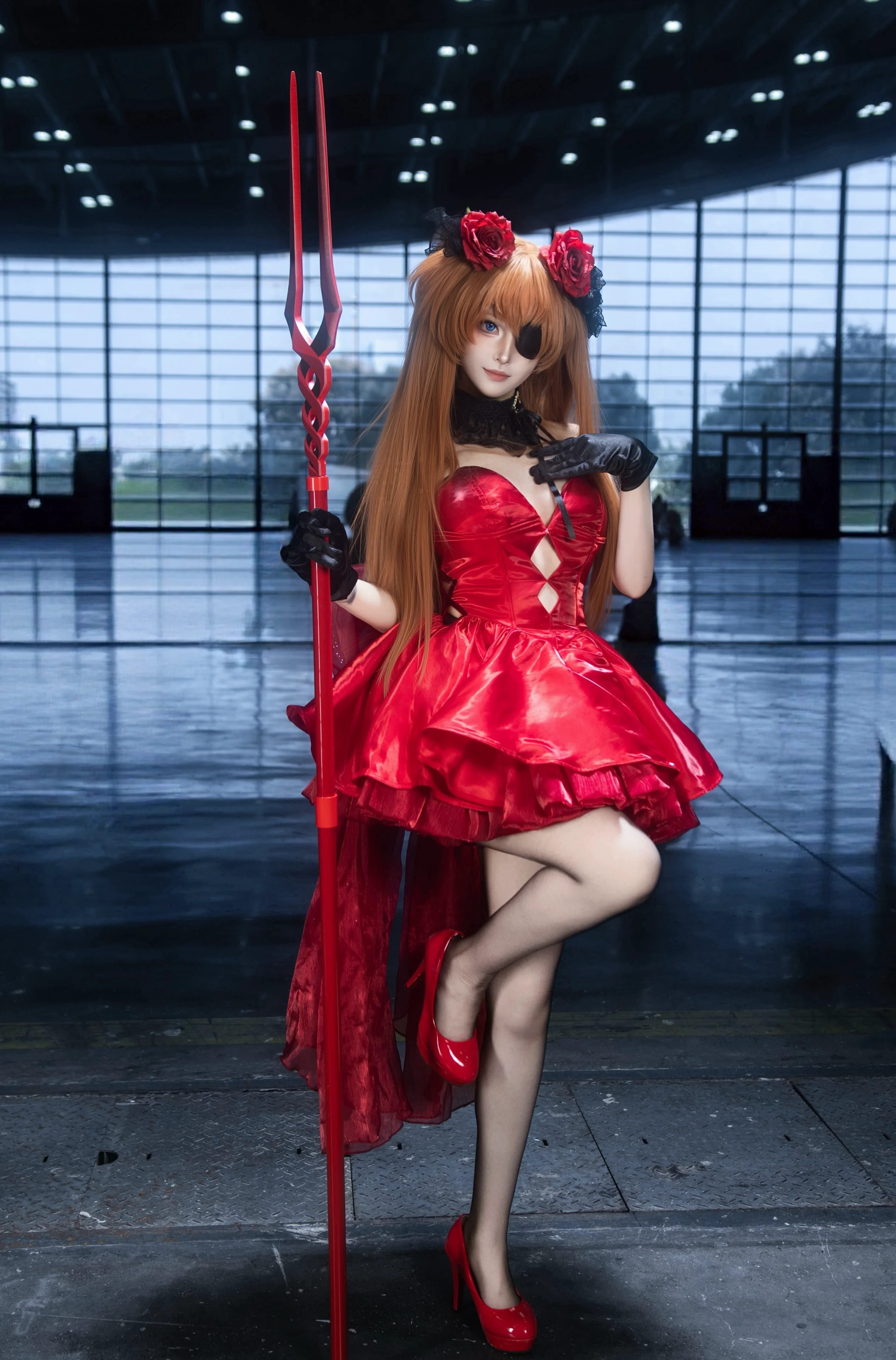 【明日香cos】NIKKE联动红礼服，握紧长矛的信念 - 第 4 张