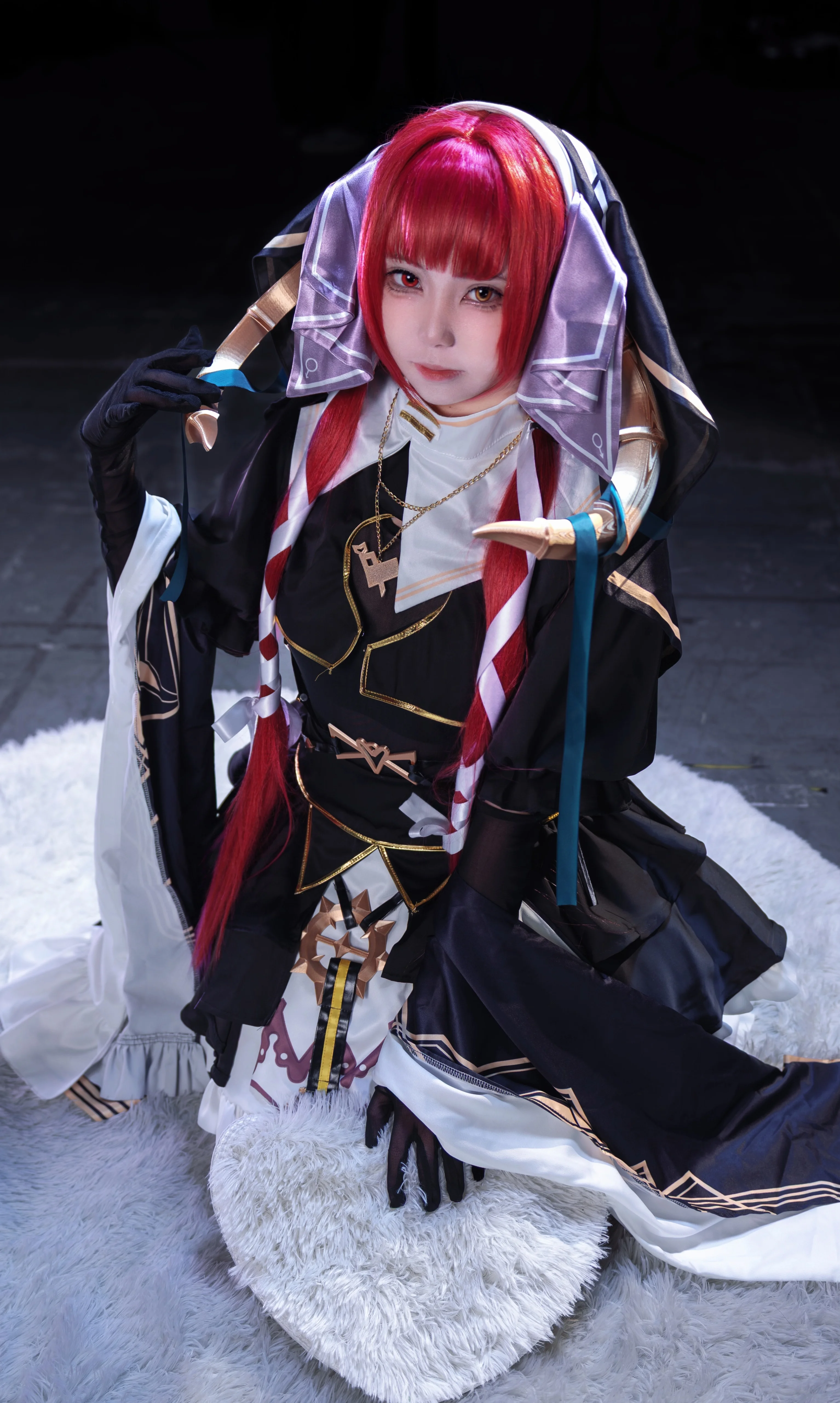 【寶鍾瑪琳cos】穿上修女裝，依舊保持hololive的活潑本色 - 第 1 張