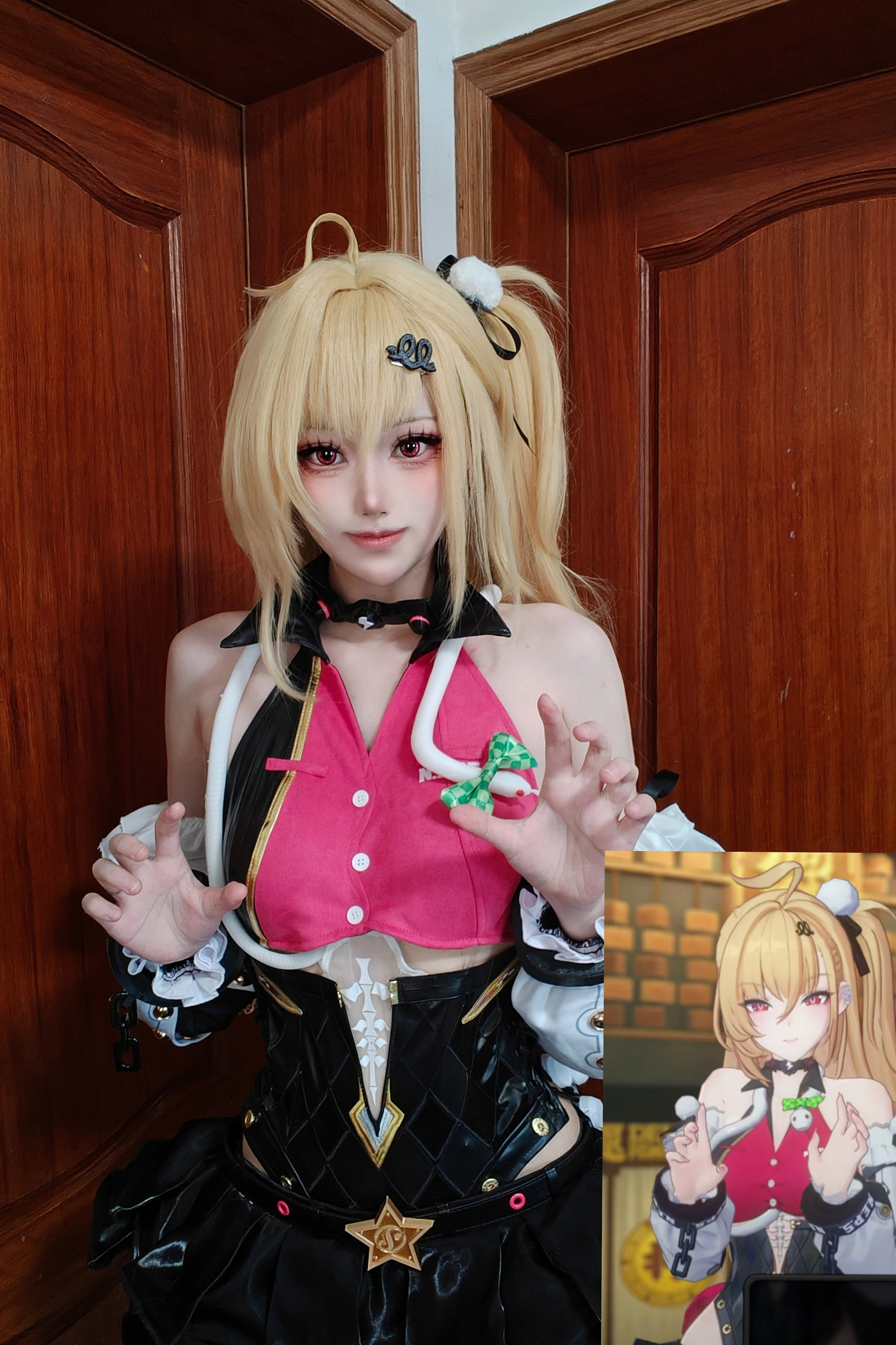 【希希芙cos】绝区零里的蛇形标志与红瞳少女