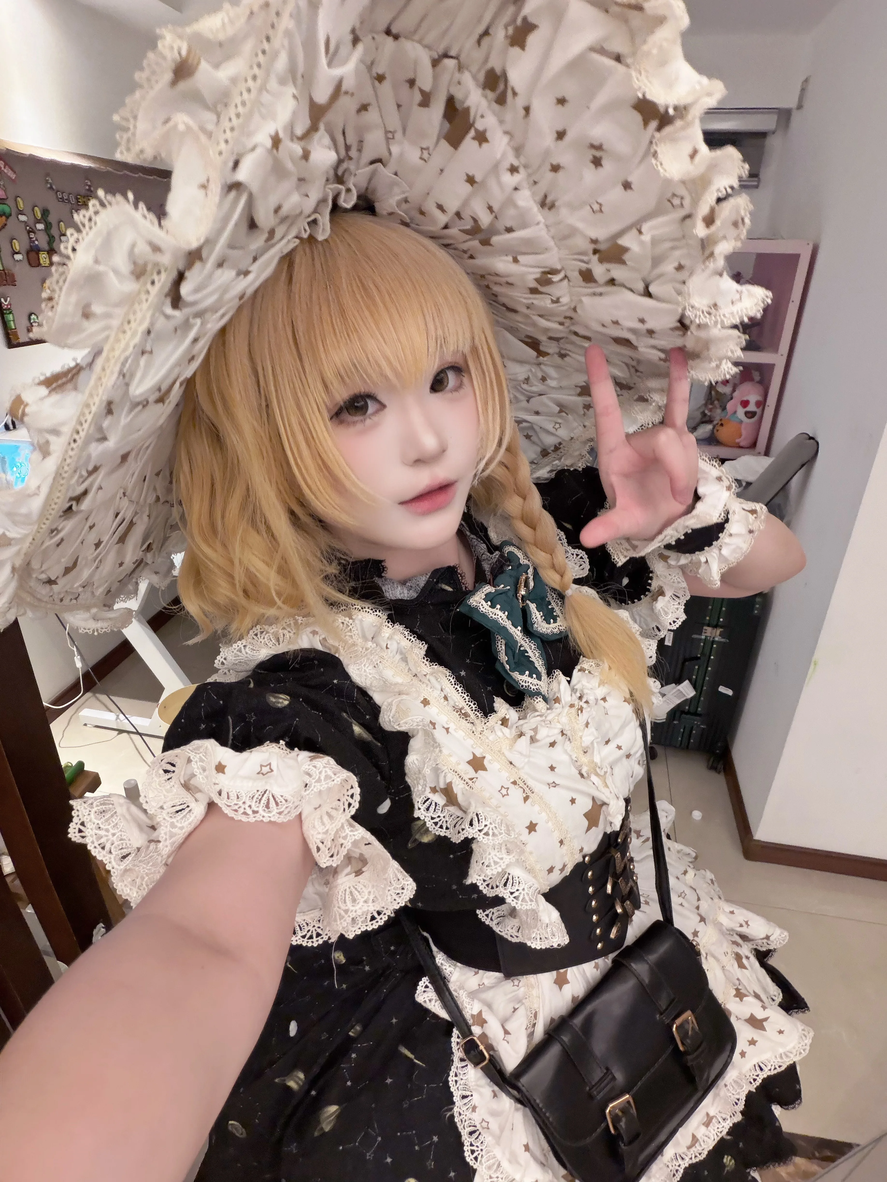 【雾雨魔理沙cos】星星点缀的蓬蓬裙，短发莎确实萌度拉满 - 第 4 张