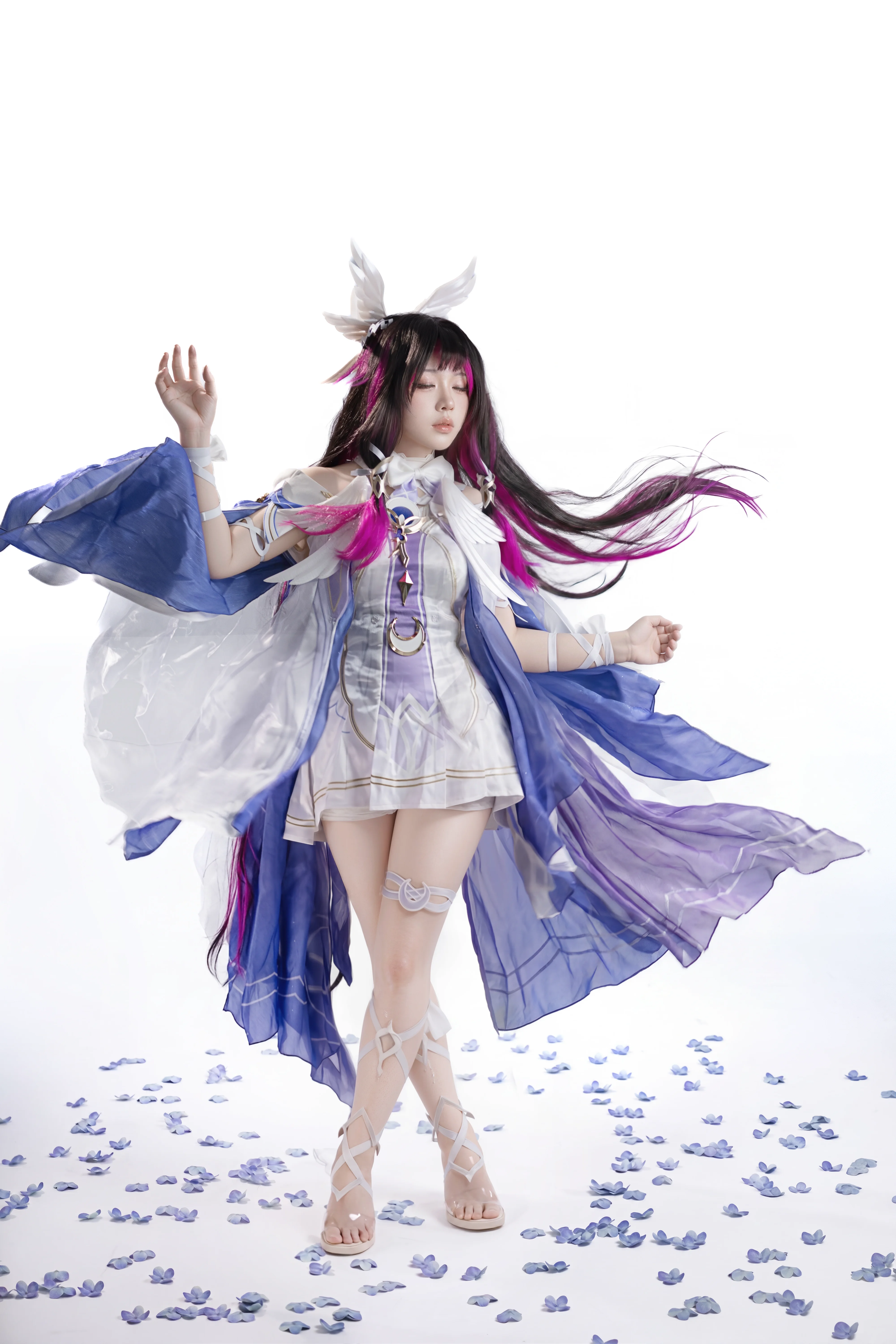 [Genshin Impact Cosplay] Sharing a Genshin Impact Style White Studio Cosplay Photoshoot - Image 2