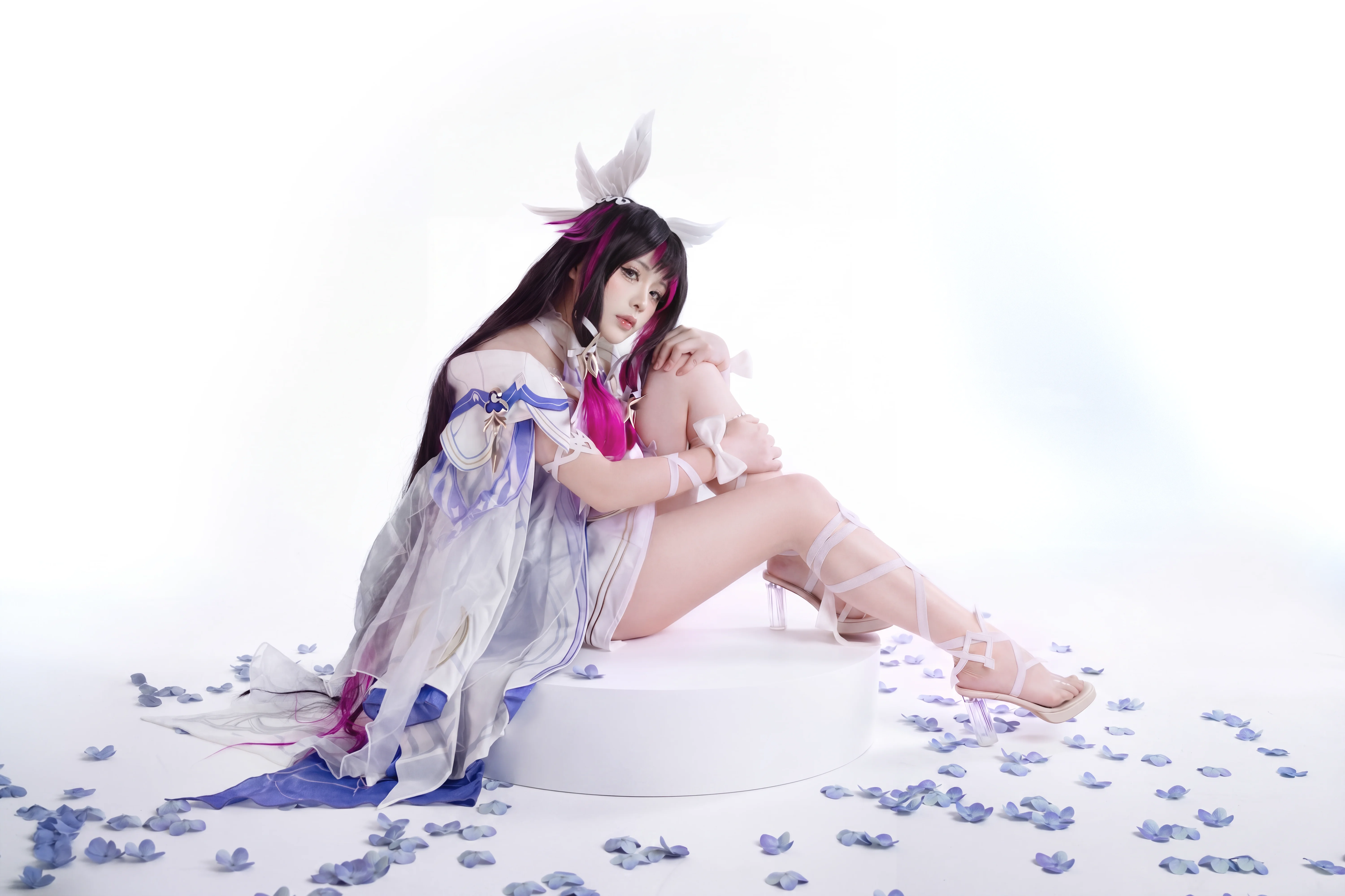 [Genshin Impact Cosplay] Sharing a Genshin Impact Style White Studio Cosplay Photoshoot - Image 7