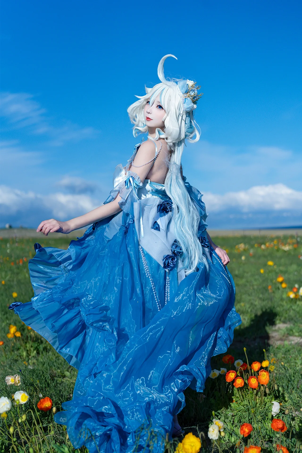 【芙宁娜cos】把芙芙带到赛里木湖，这片蓝与花海绝配 - 第 1 张