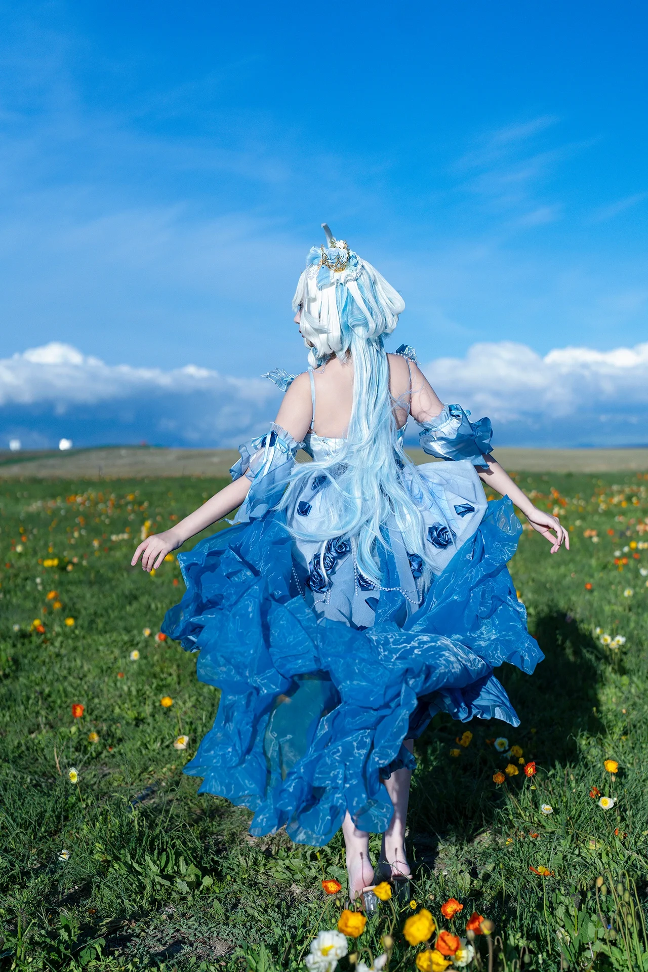 【芙宁娜cos】把芙芙带到赛里木湖，这片蓝与花海绝配