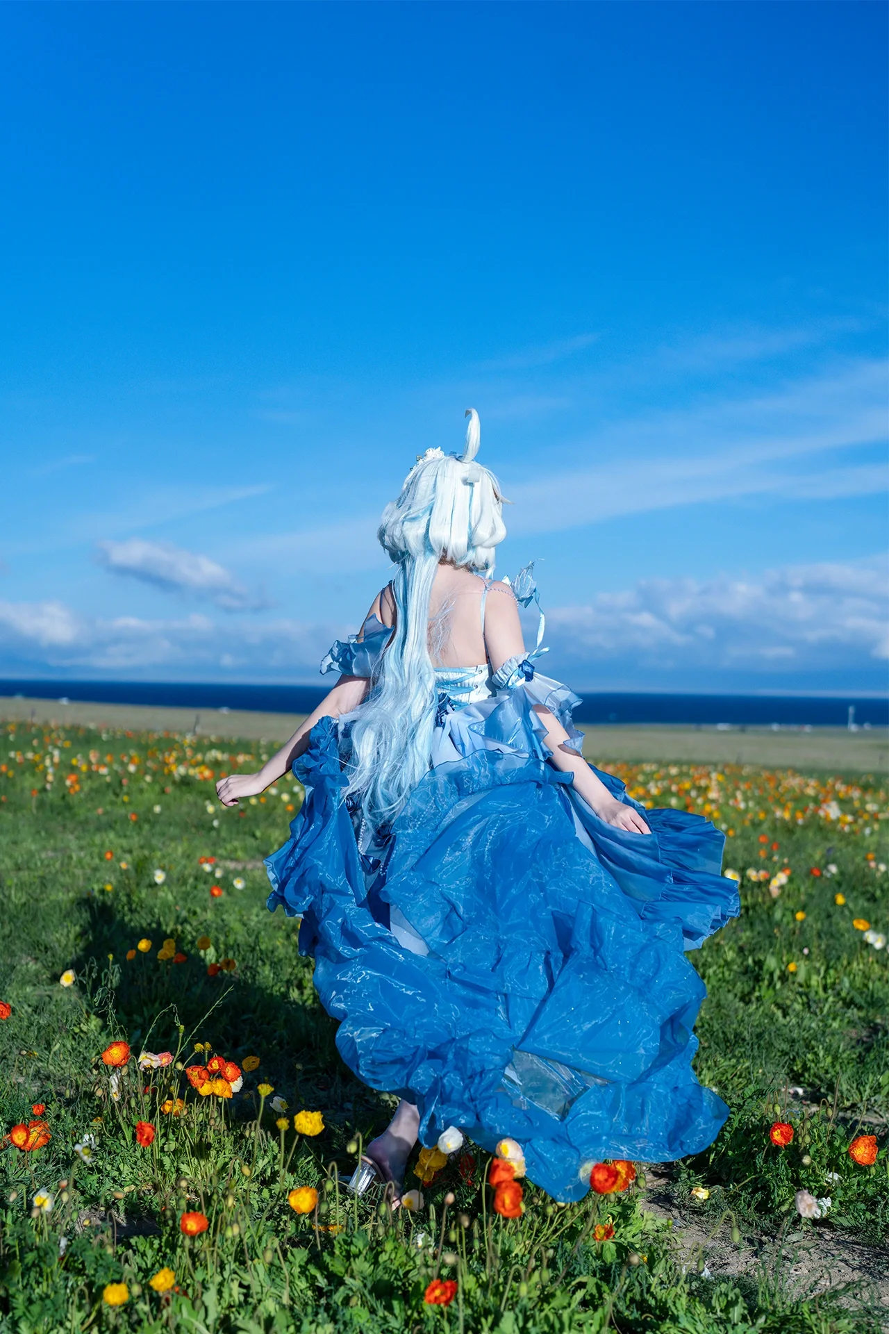 【芙宁娜cos】把芙芙带到赛里木湖，这片蓝与花海绝配 - 第 4 张