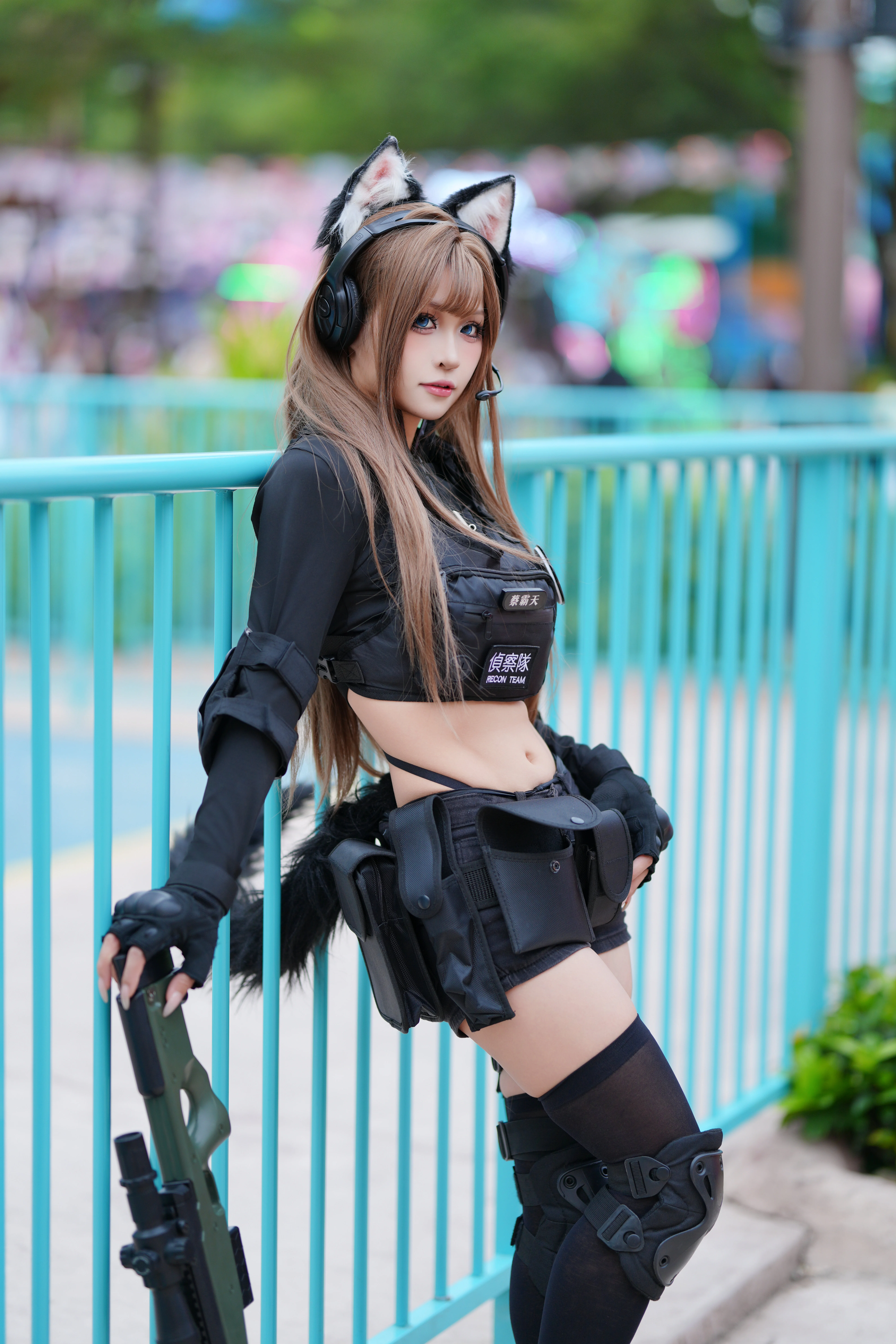 【战术娘cos】黑色战术装备搭配兽耳元素的户外正片 - 第 4 张
