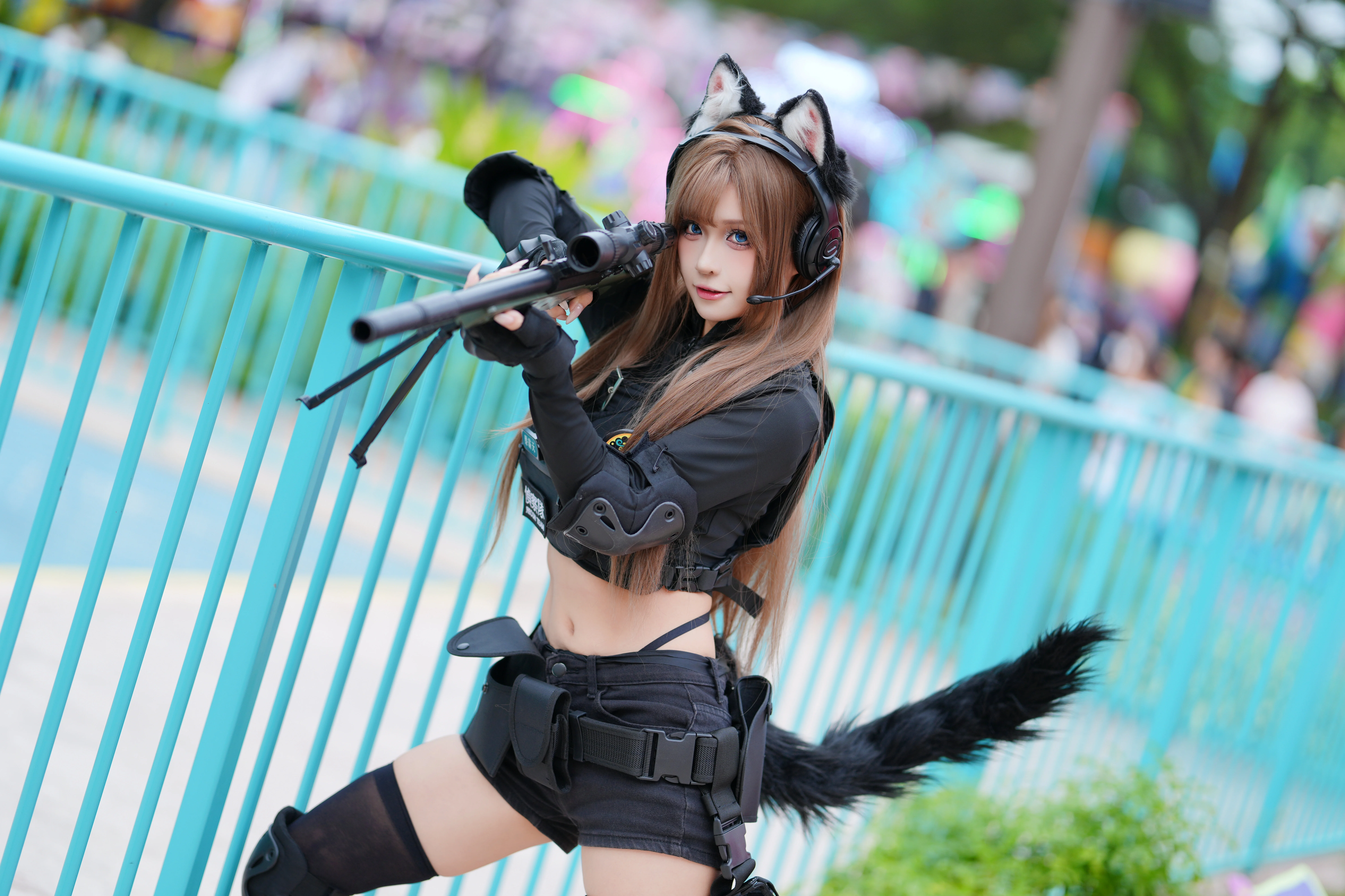 【战术娘cos】黑色战术装备搭配兽耳元素的户外正片 - 第 7 张