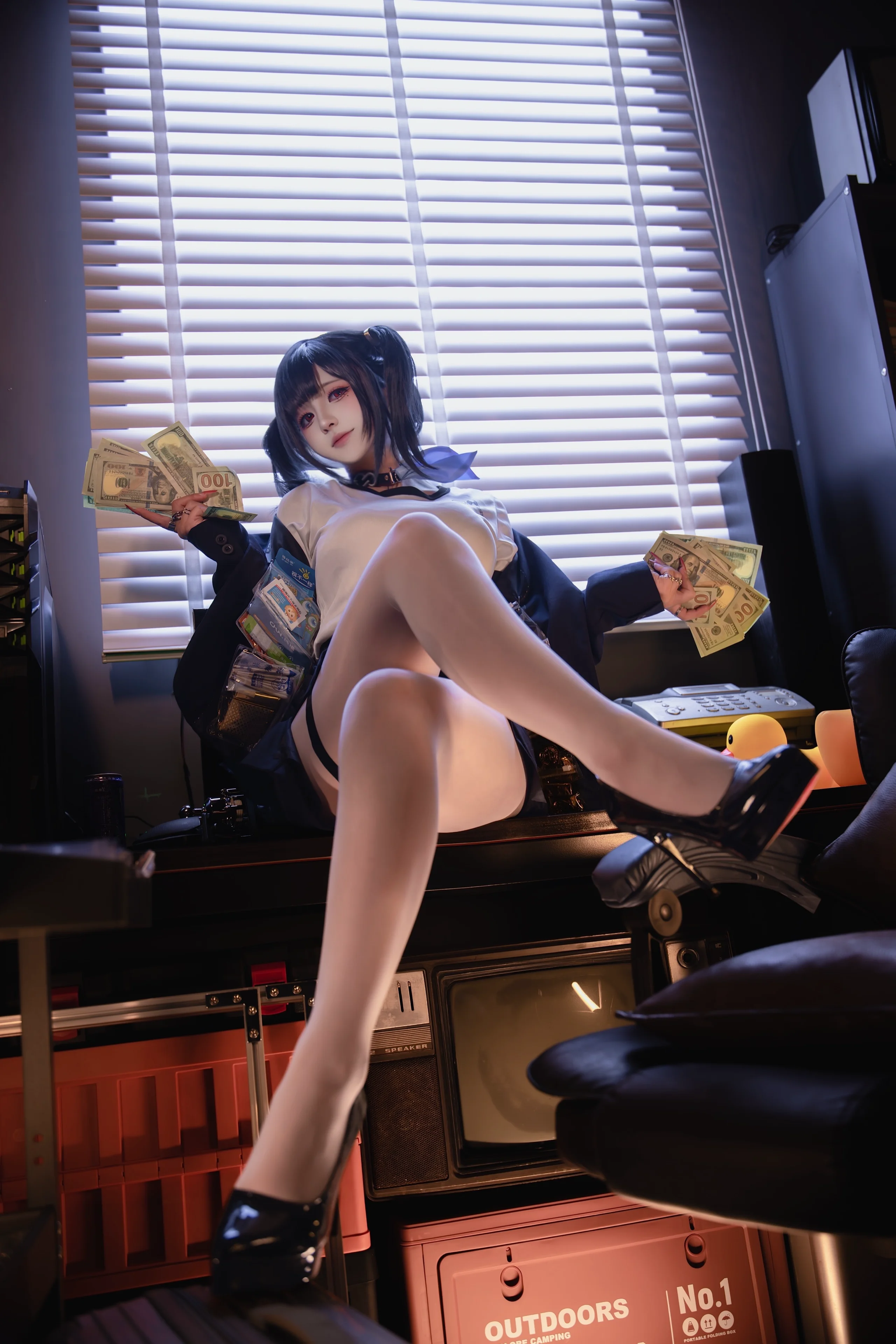 【索拉cos】胜利女神里的财务顾问，钞能力满满的一天 - 第 2 张