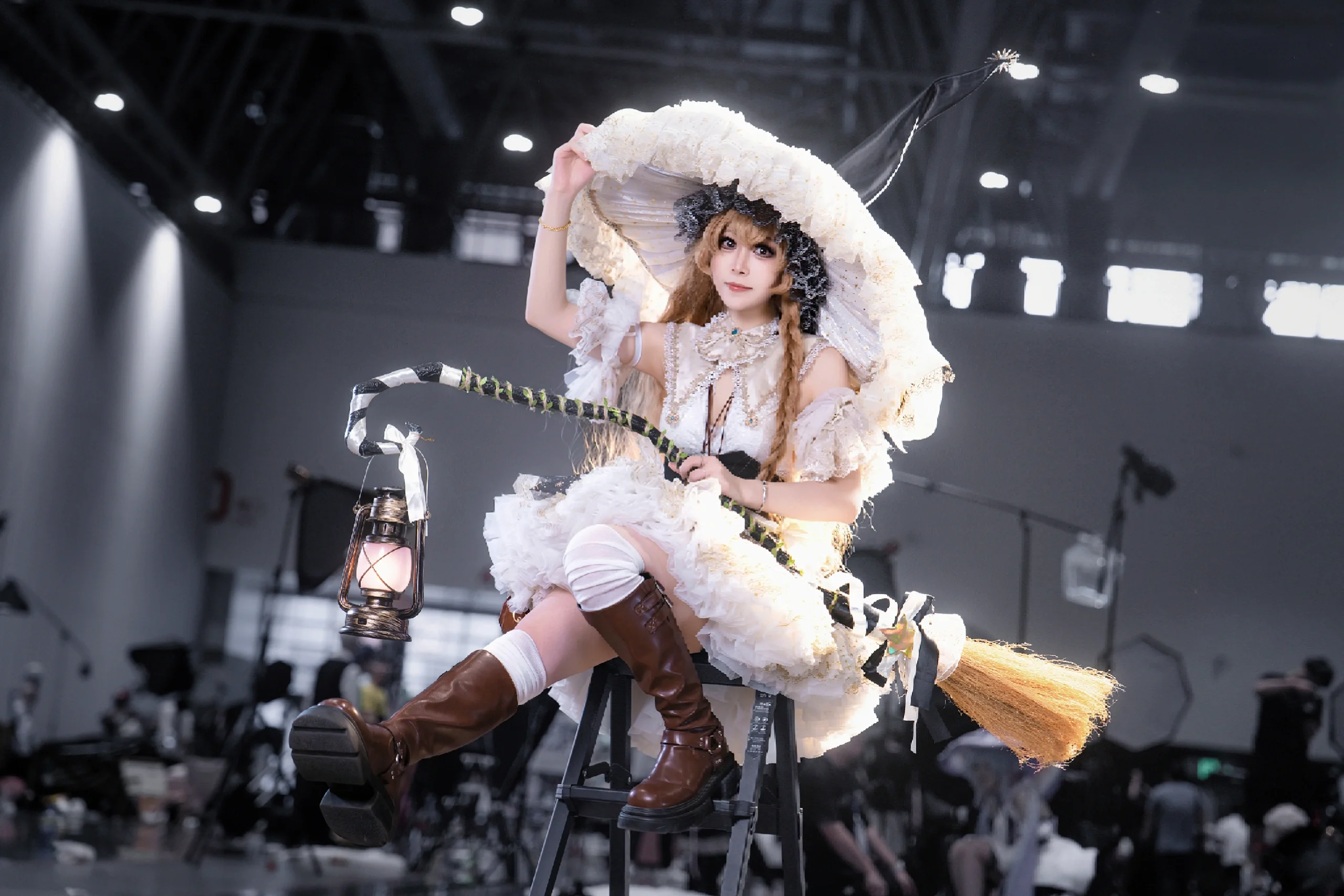 【雾雨魔理沙cos】东方project黑白魔法使的漫展场照与滑稽原味鸡