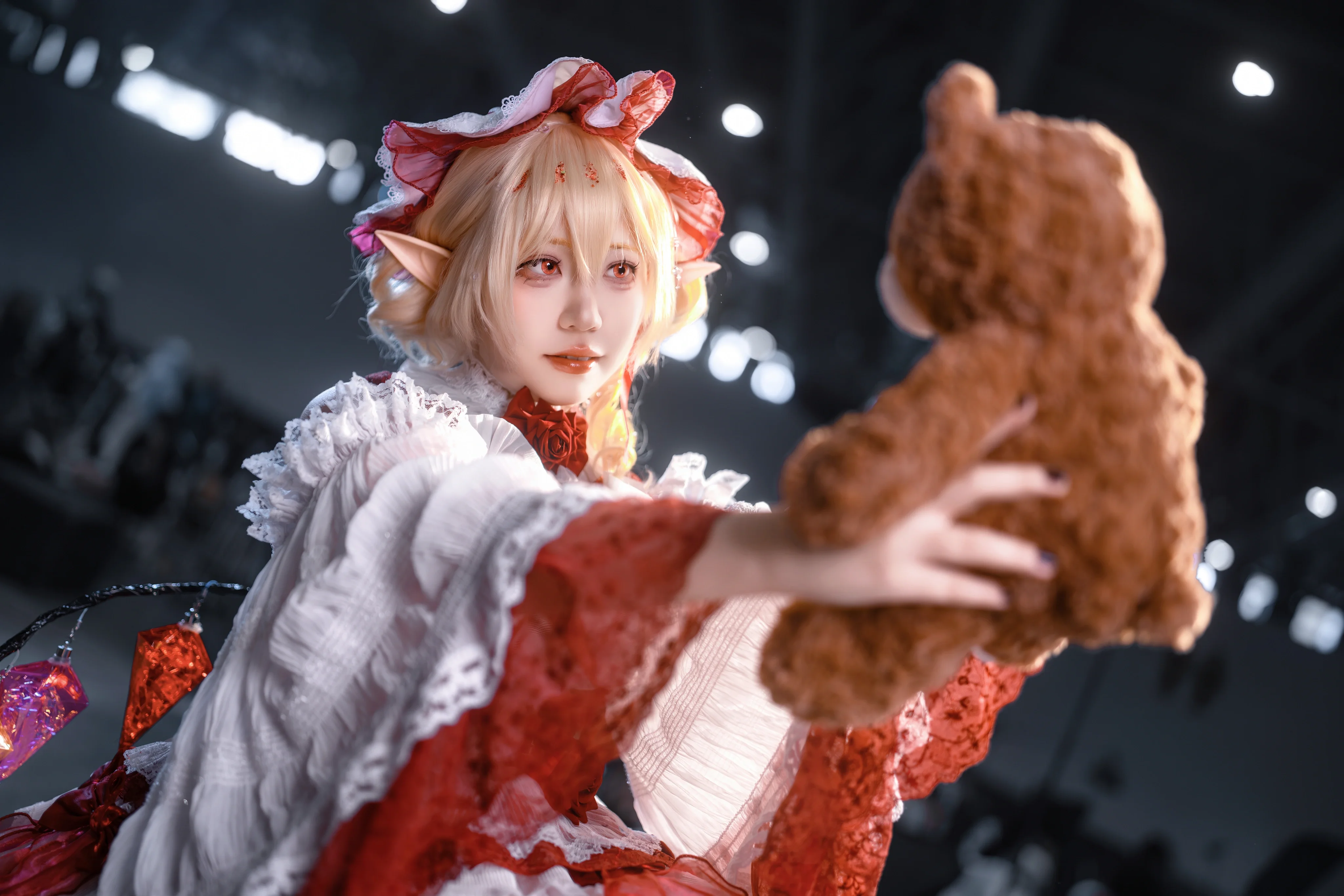 【芙兰朵露cos】东方Project展会现场的红白奇幻之旅 - 第 3 张