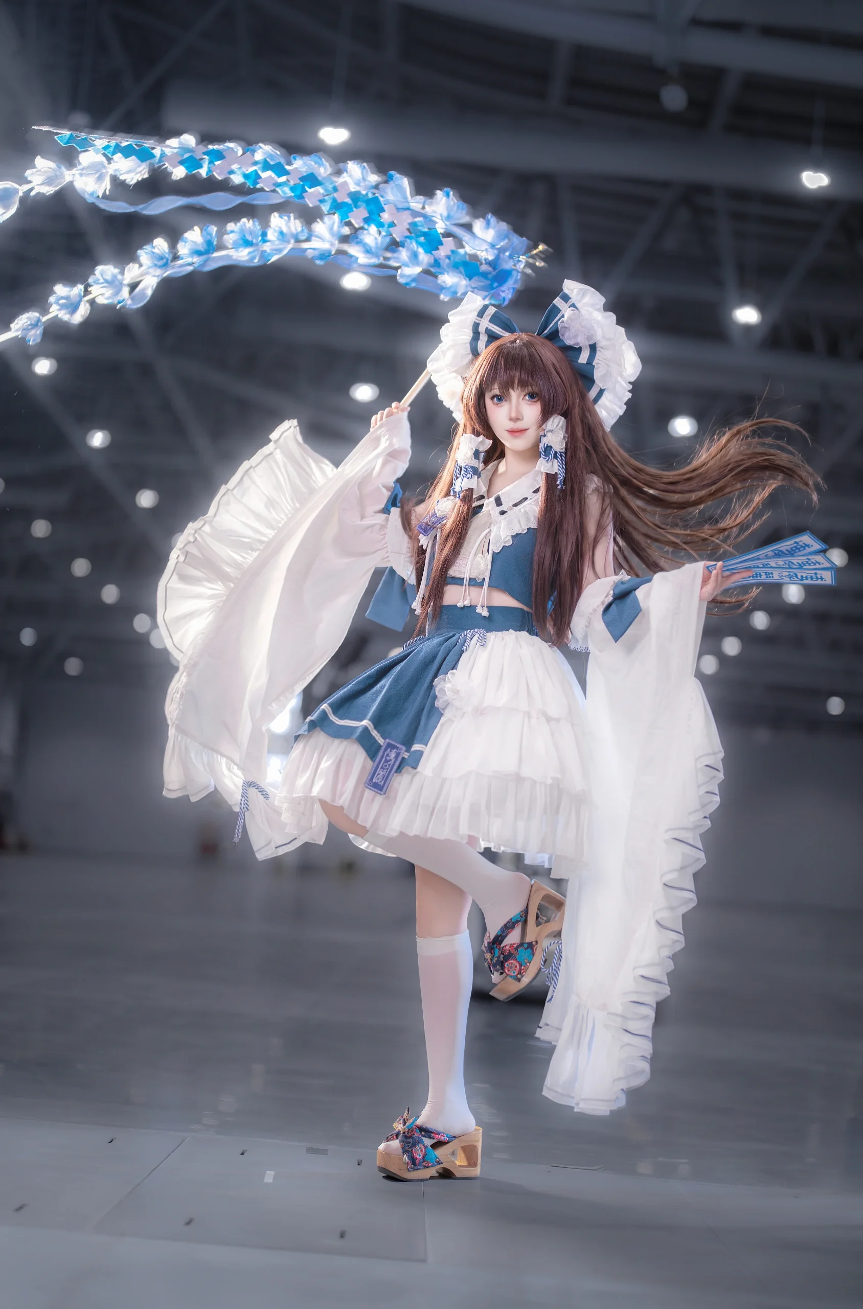 【博丽灵梦cos】在ANE漫展玩转蓝白配色的夏日灵动 - 第 4 张